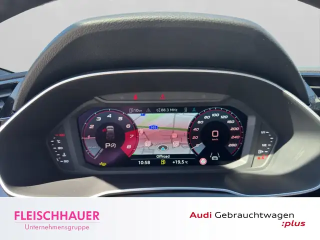Audi Q3 view 11