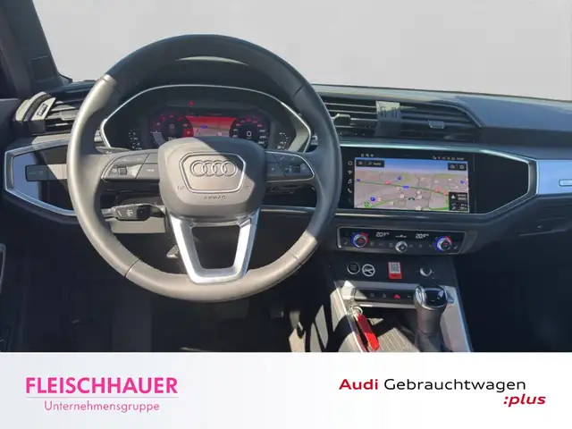 Audi Q3 view 14