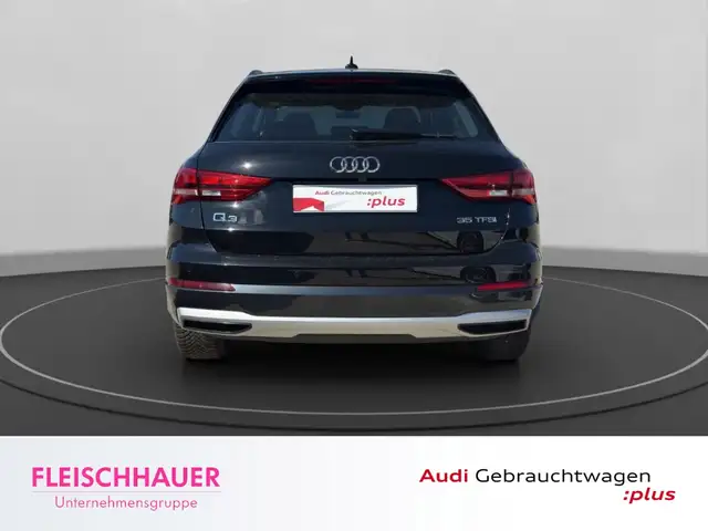 Audi Q3 view 5