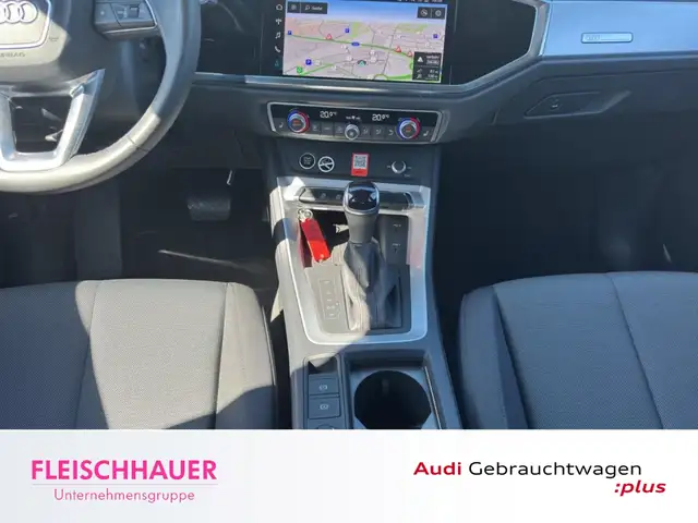 Audi Q3 view 15