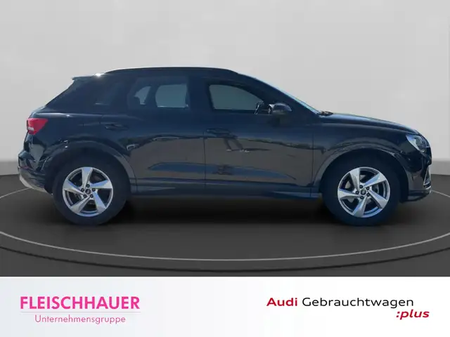 Audi Q3 view 7