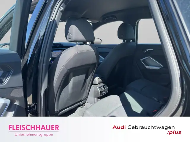 Audi Q3 view 13