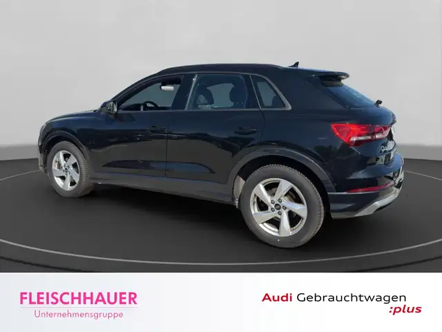 Audi Q3 view 4