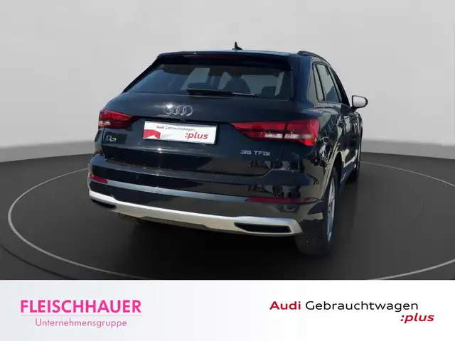 Audi Q3 view 6