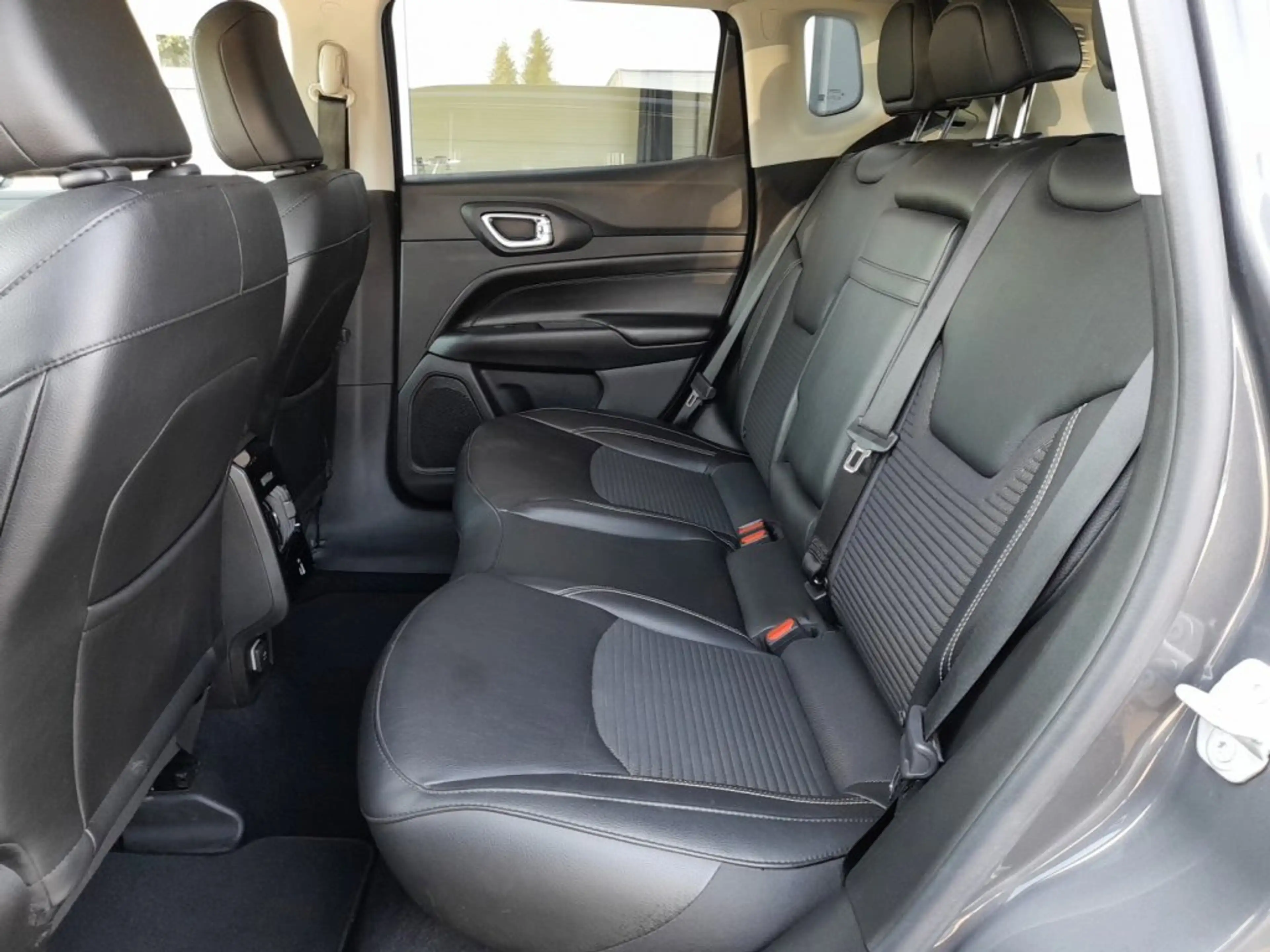 Jeep Compass PHEV 4x4 Aut. *18 ZOLL / LED / KAMERA / ACC/ APP CONNECT / TEILLEDER / 2-ZONEN-KLIMA / SITZHEIZUNG* — photo 9