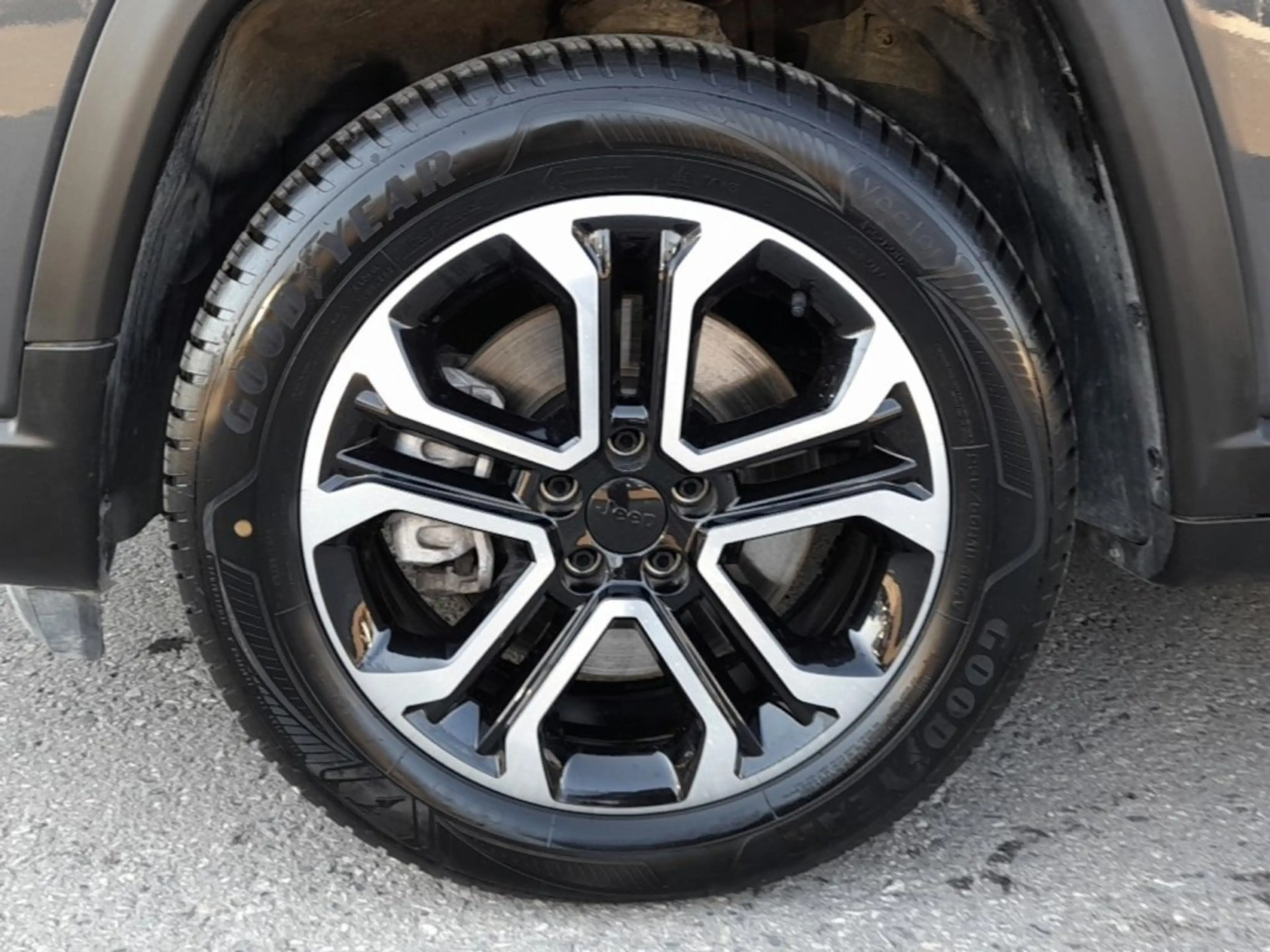 Jeep Compass PHEV 4x4 Aut. *18 ZOLL / LED / KAMERA / ACC/ APP CONNECT / TEILLEDER / 2-ZONEN-KLIMA / SITZHEIZUNG* — photo 12