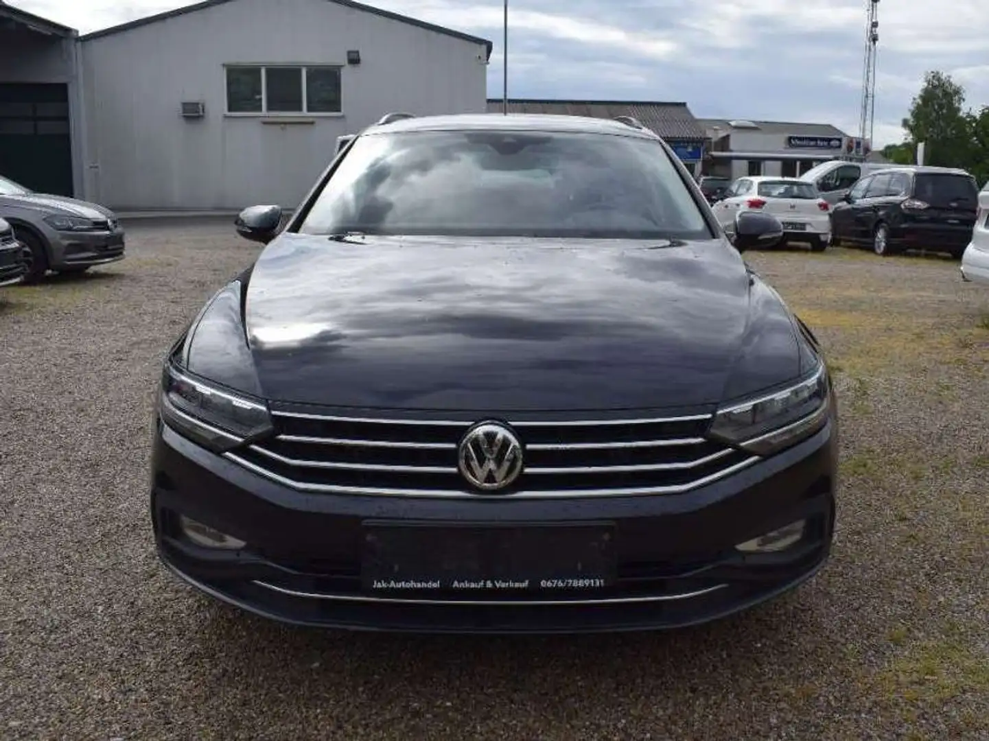 Volkswagen Passat Variant Business 2,0 SCR TDI DSG Schwarz - 2