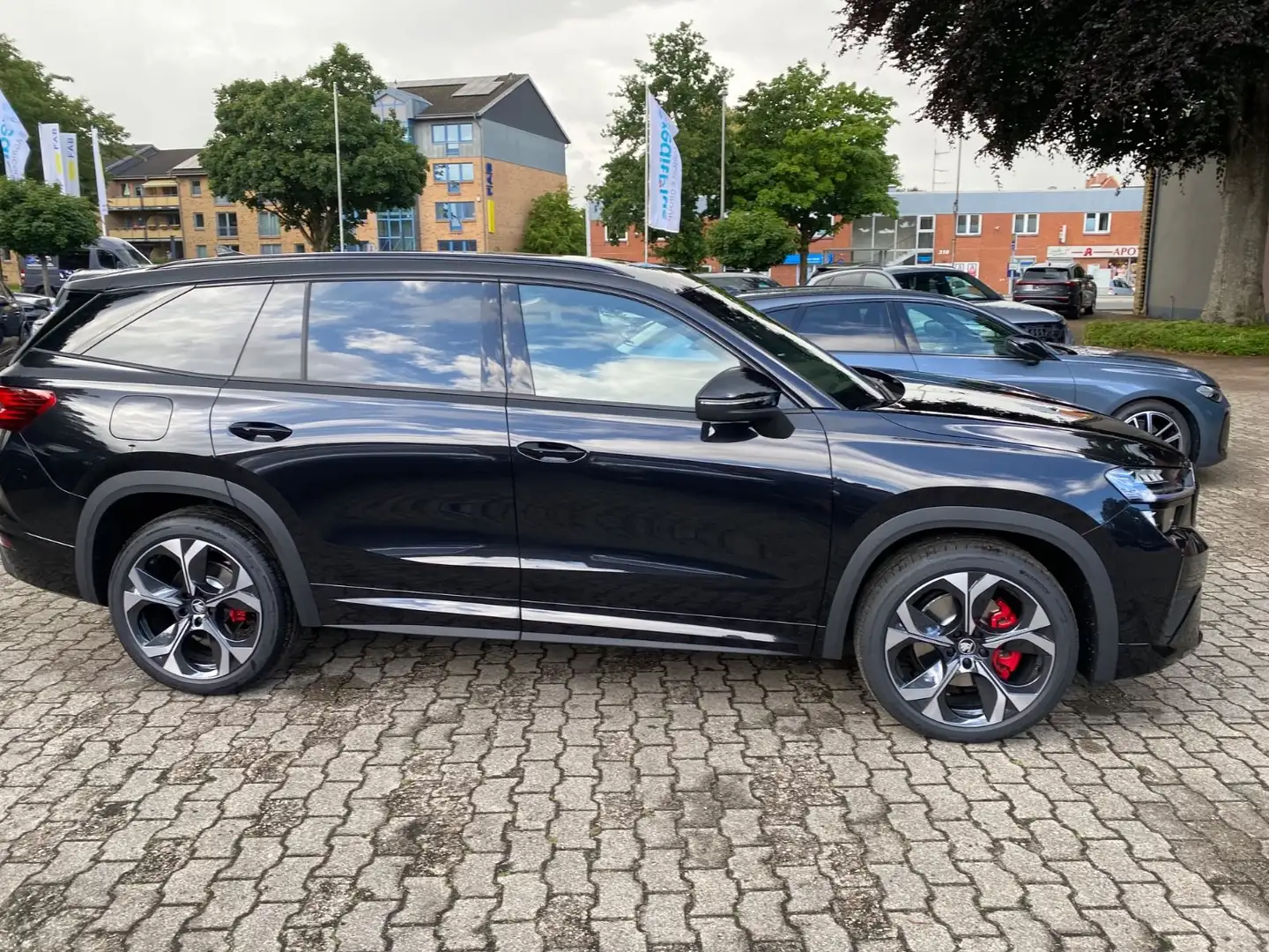 Skoda Kodiaq RS 2.0 TSI 4x4 Navi Matrix AHK  7 Sitz 20 Schwarz - 2