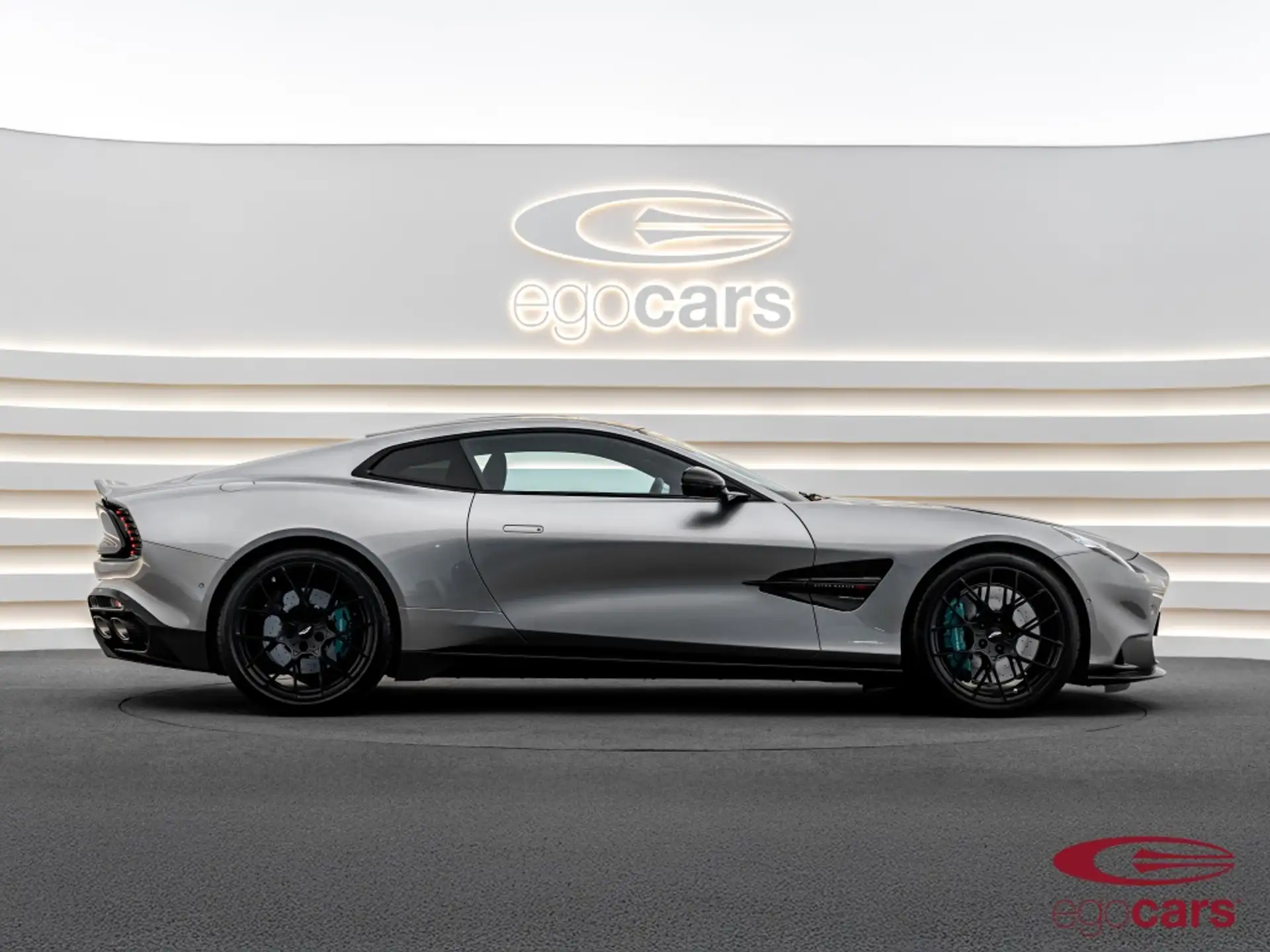 애스턴마틴 뱅퀴시 Coupe 2025 회색 사진 4