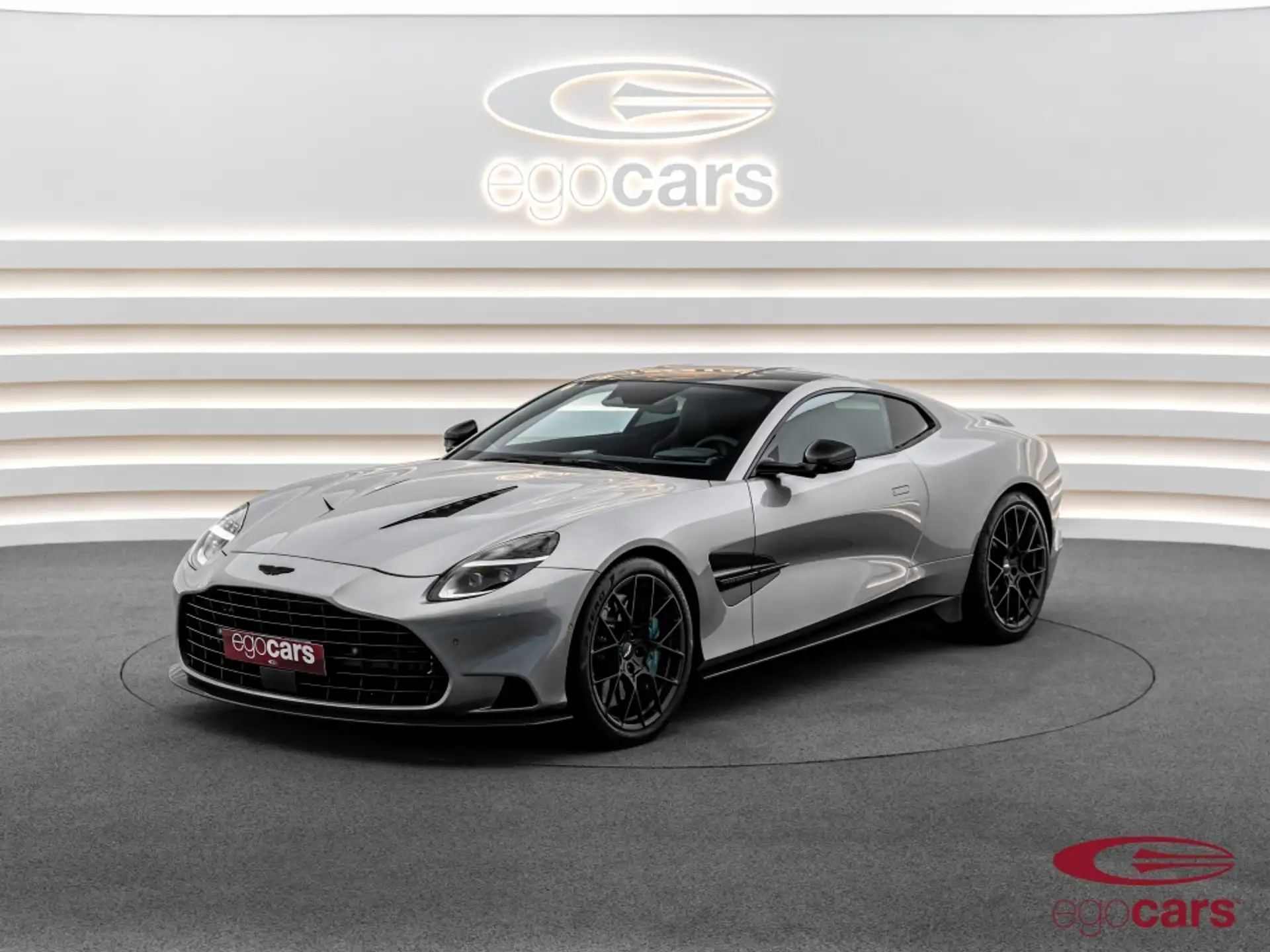 애스턴마틴 뱅퀴시 Coupe 2025 회색 사진 3