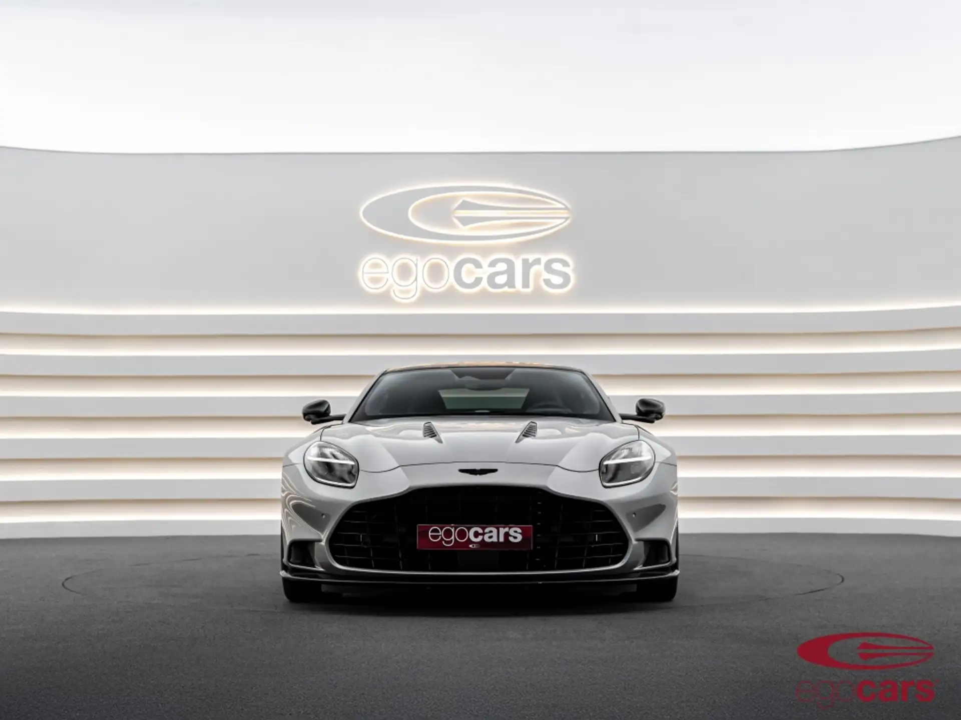 애스턴마틴 뱅퀴시 Coupe 2025 회색 사진 2