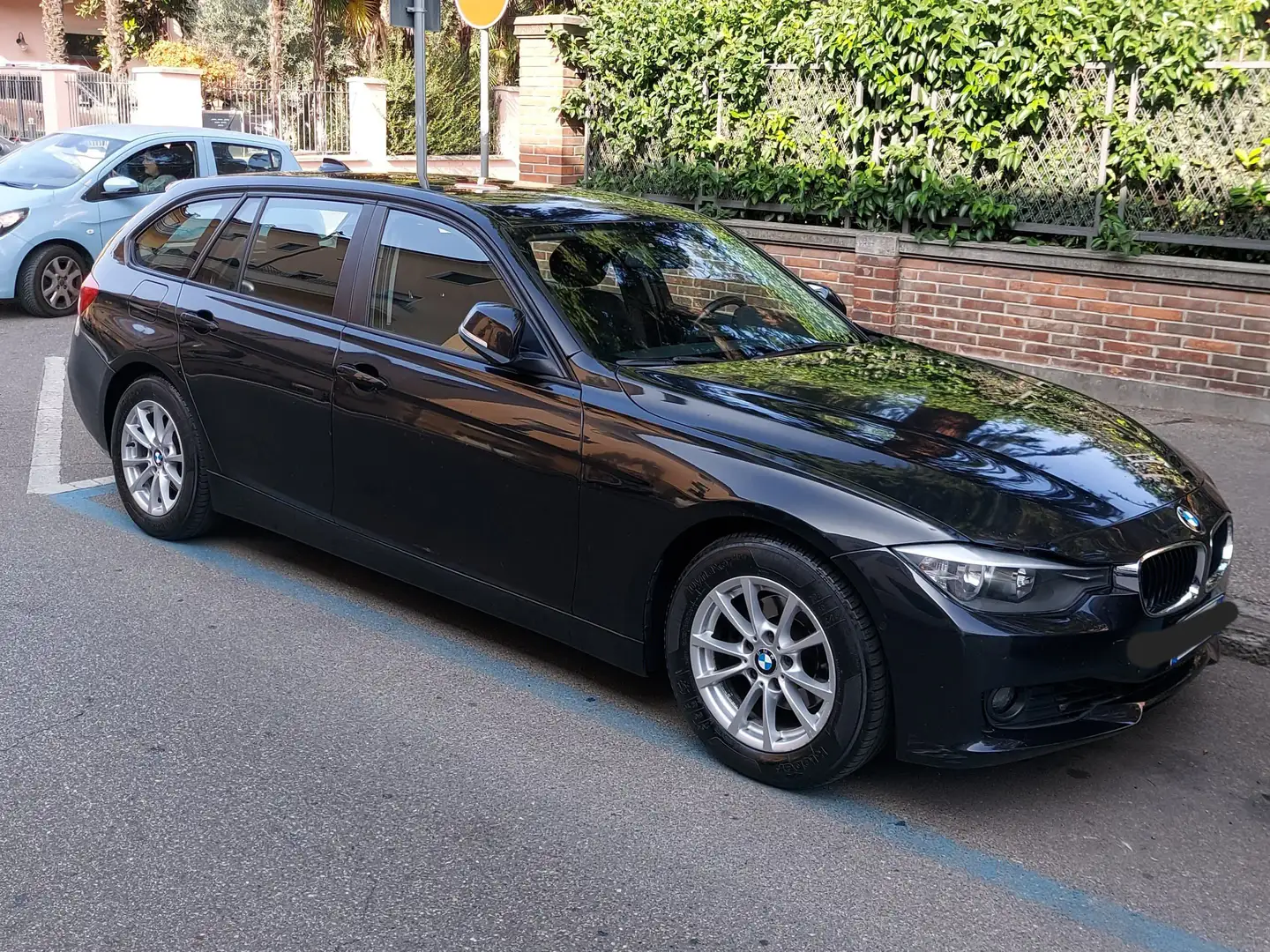 BMW 318 Serie 3 F31 2012 Touring 318d Touring crna - 1