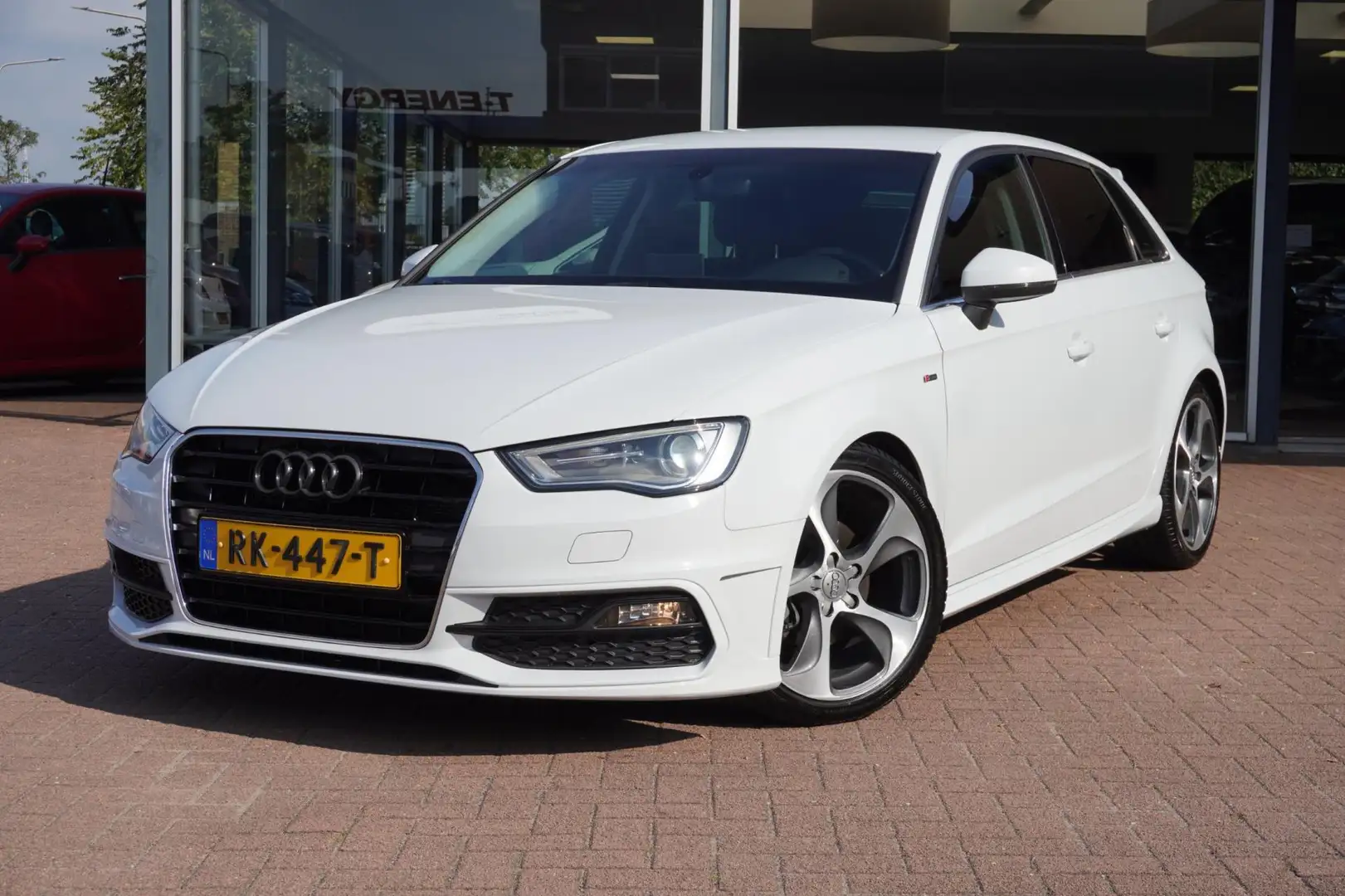 Audi A3 Sportback 1.4 TFSI CoD Design Pro Line S Plus 5deu Weiß - 1