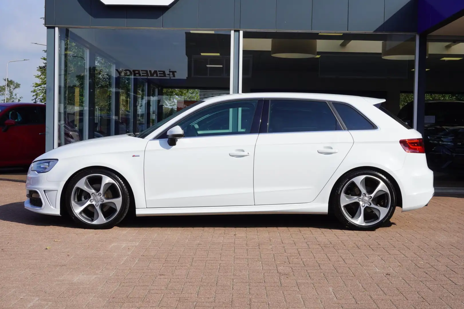 Audi A3 Sportback 1.4 TFSI CoD Design Pro Line S Plus 5deu Weiß - 2