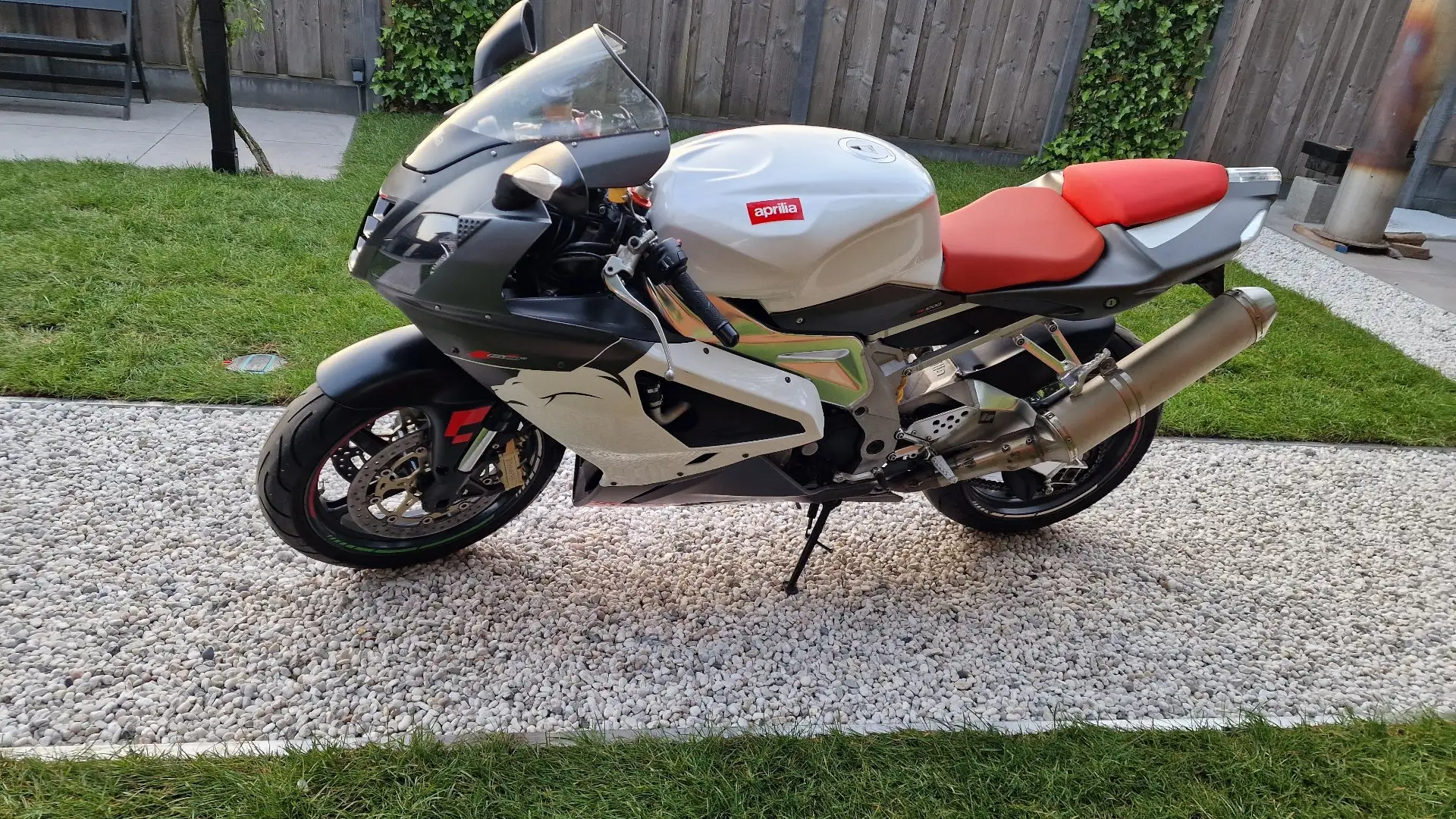 Aprilia RSV 1000 R Weiß - 1