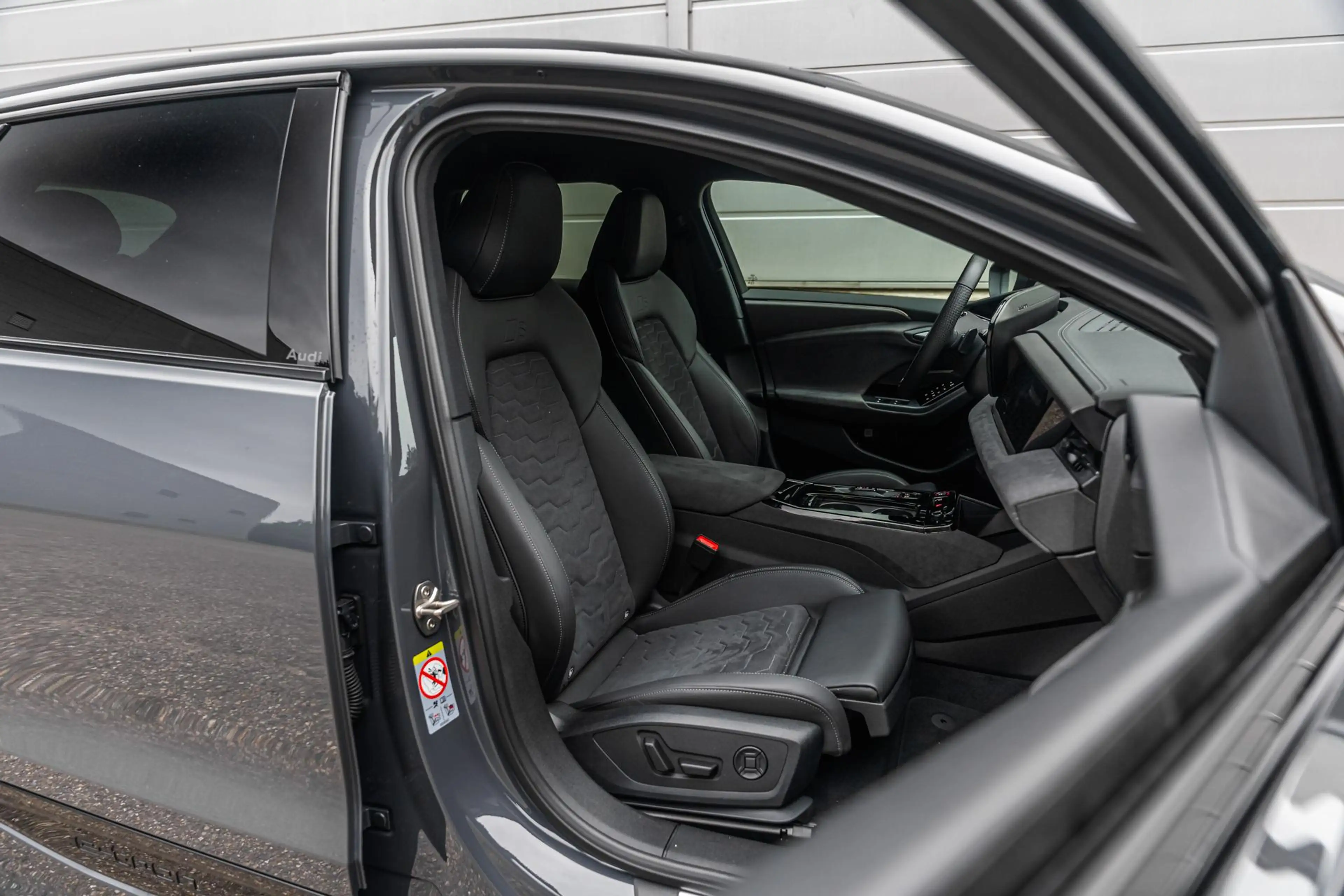 Audi A6 e-tron Avant 286pk S edition 83 kWh | Trekhaak | Scherm P — photo 15