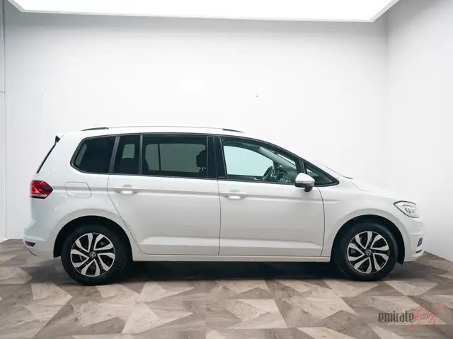 Volkswagen Touran view 4
