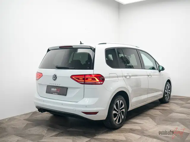 Volkswagen Touran view 2