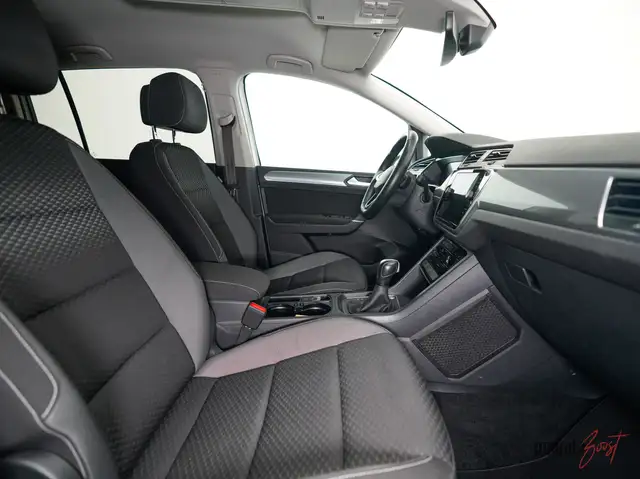 Volkswagen Touran view 15