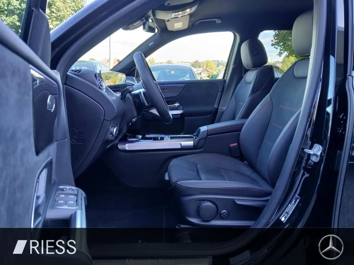 Mercedes-Benz GLB 200 d 4M AMG+AHK+7 SITZER+DISTRONIC+KEYLESS+ Schwarz - 2