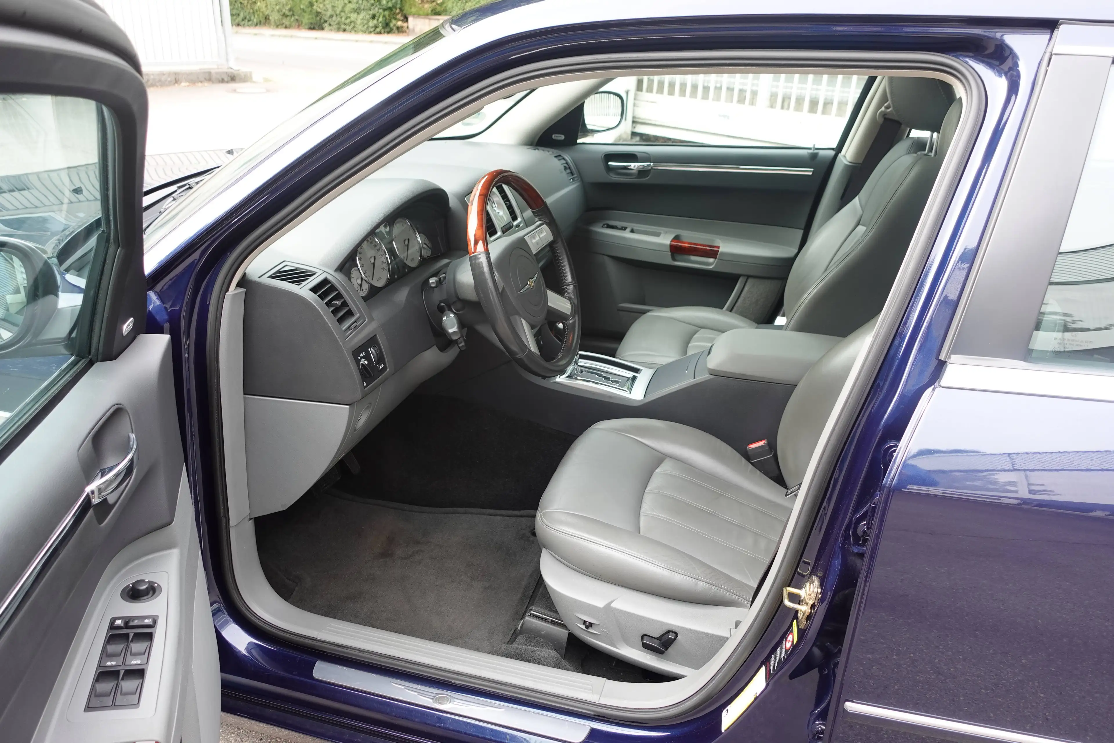 Chrysler 300C 5.7 V8 HEMI eSHD nur 49 tkm !! — photo 7