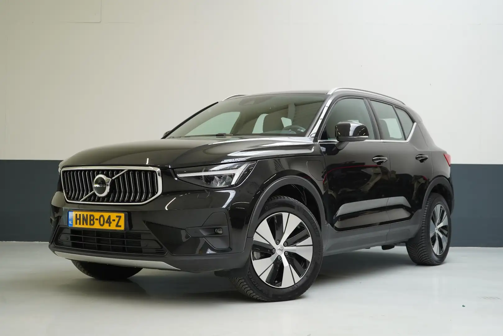 Volvo XC40 1.5 T5 263pk Plug-in hybrid Plus Bright | Memory | Zwart - 1
