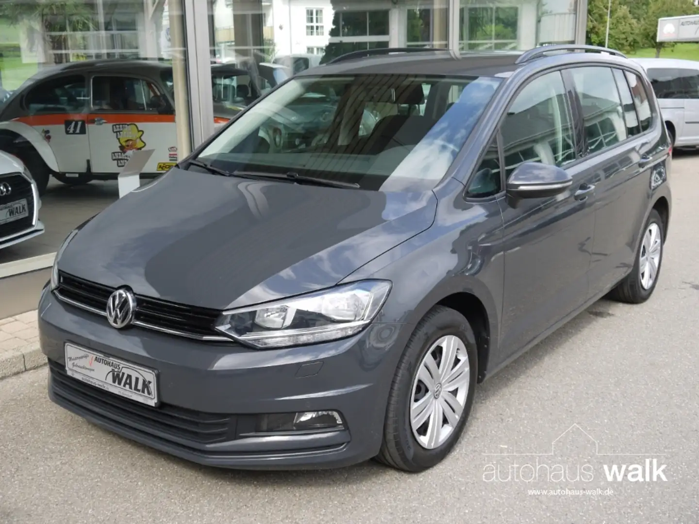 Volkswagen Touran 1.6 TDI DSG Trendline NAVI GRA APS Grijs - 2