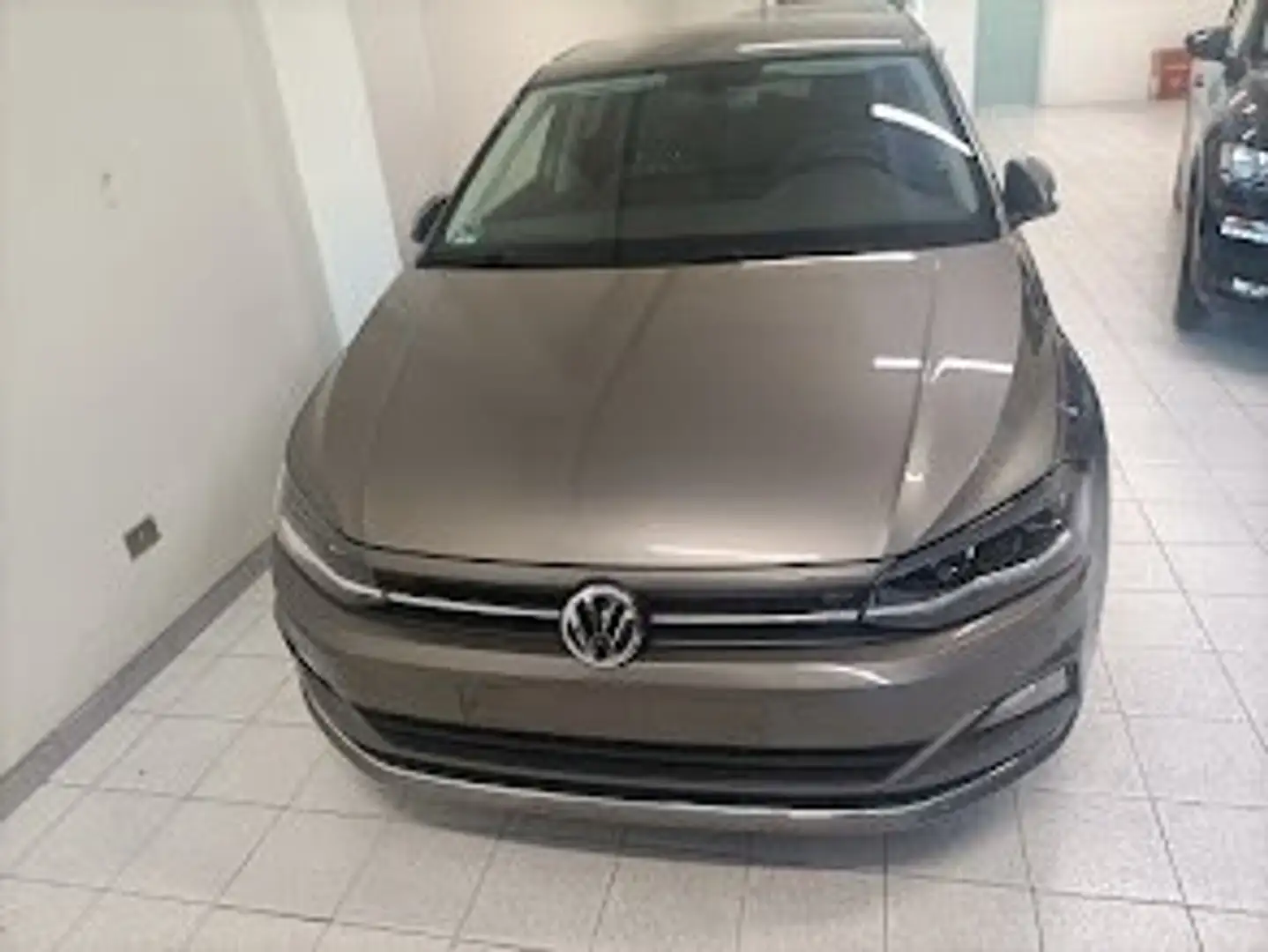Volkswagen Polo Higline Gris - 1