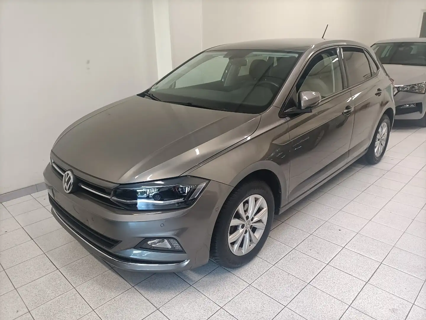 Volkswagen Polo Higline Gris - 2