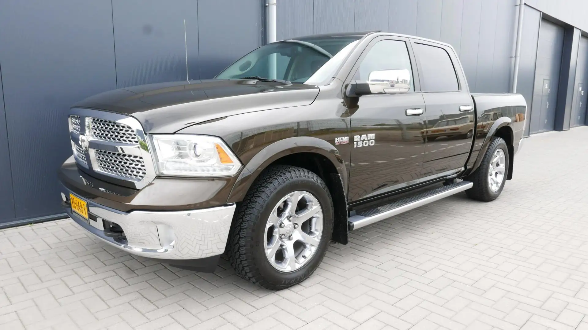 Dodge RAM 1500 5.7 V8 401 PK Quad Cab 6'4 154473 KM, NIEUWST Bruin - 2