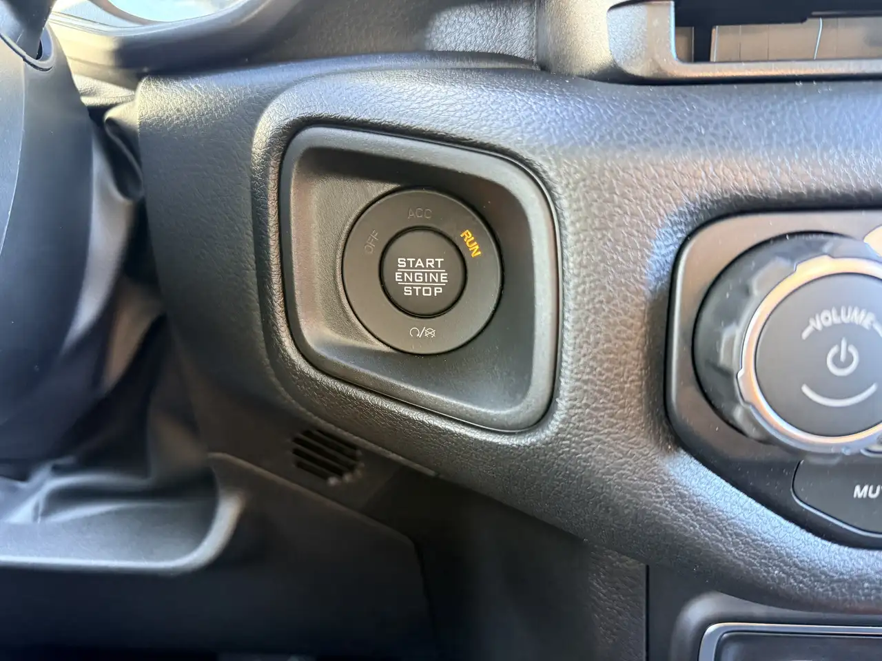 Jeep Gladiator снимка Jeep Gladiator