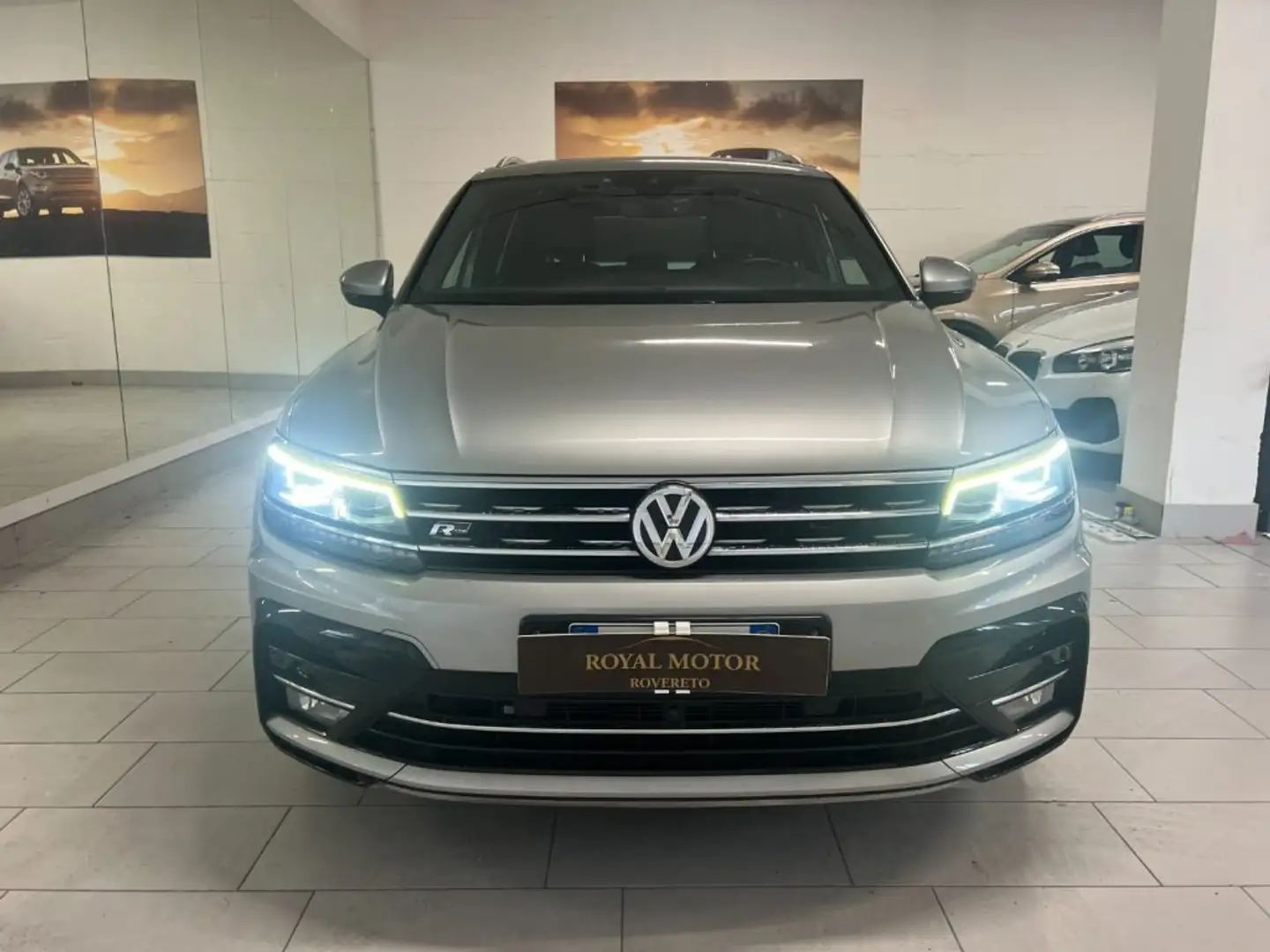 Volkswagen Tiguan 2.0 BiTDI DSG 4MOTION Adv. R-Line 240cv + GANCIO!! Grigio - 2