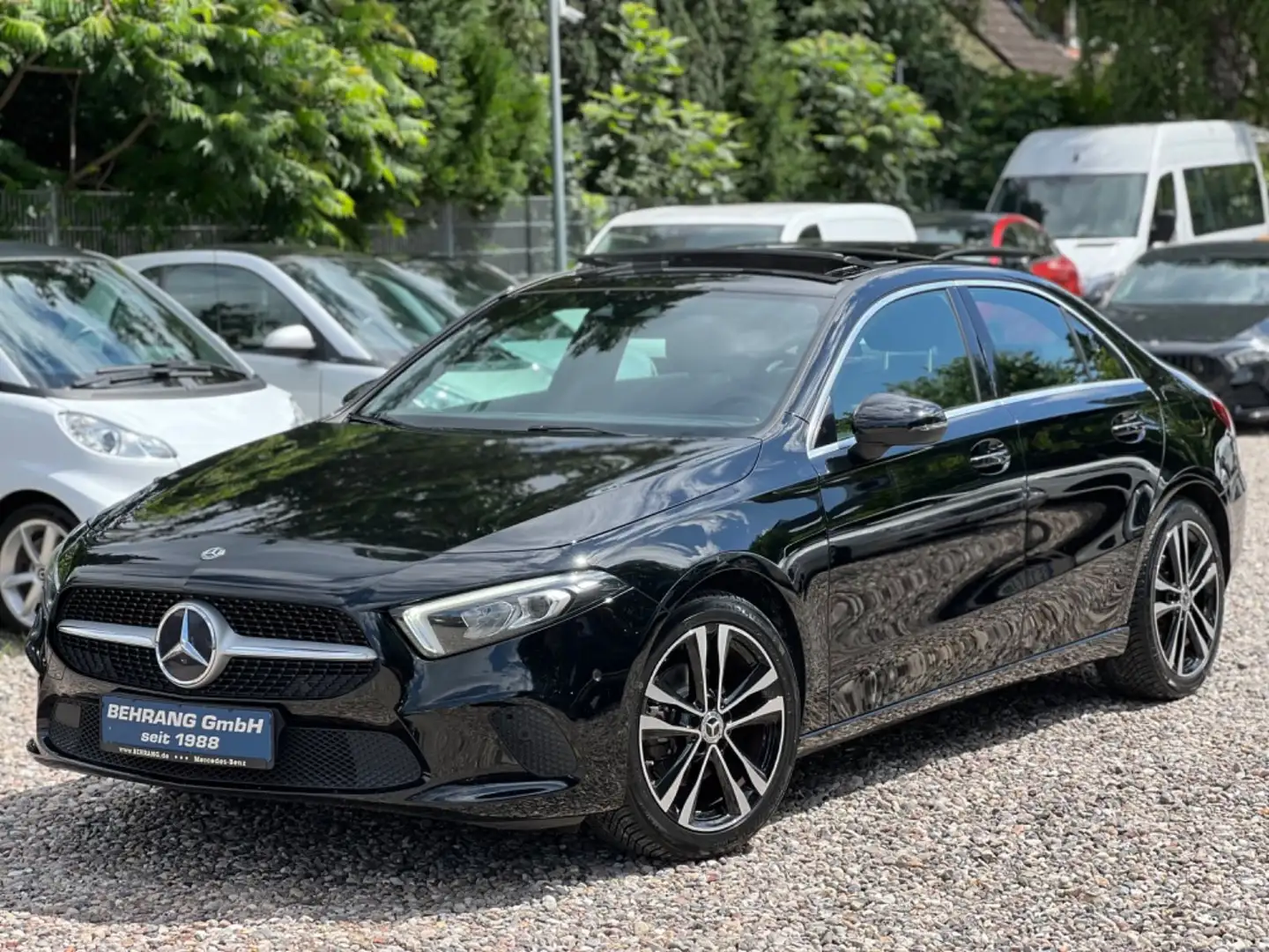 Mercedes-Benz A 180 *PROGRESSIVE*PANORAMA*LED*RÜCKFAHRKAMERA* Schwarz - 1