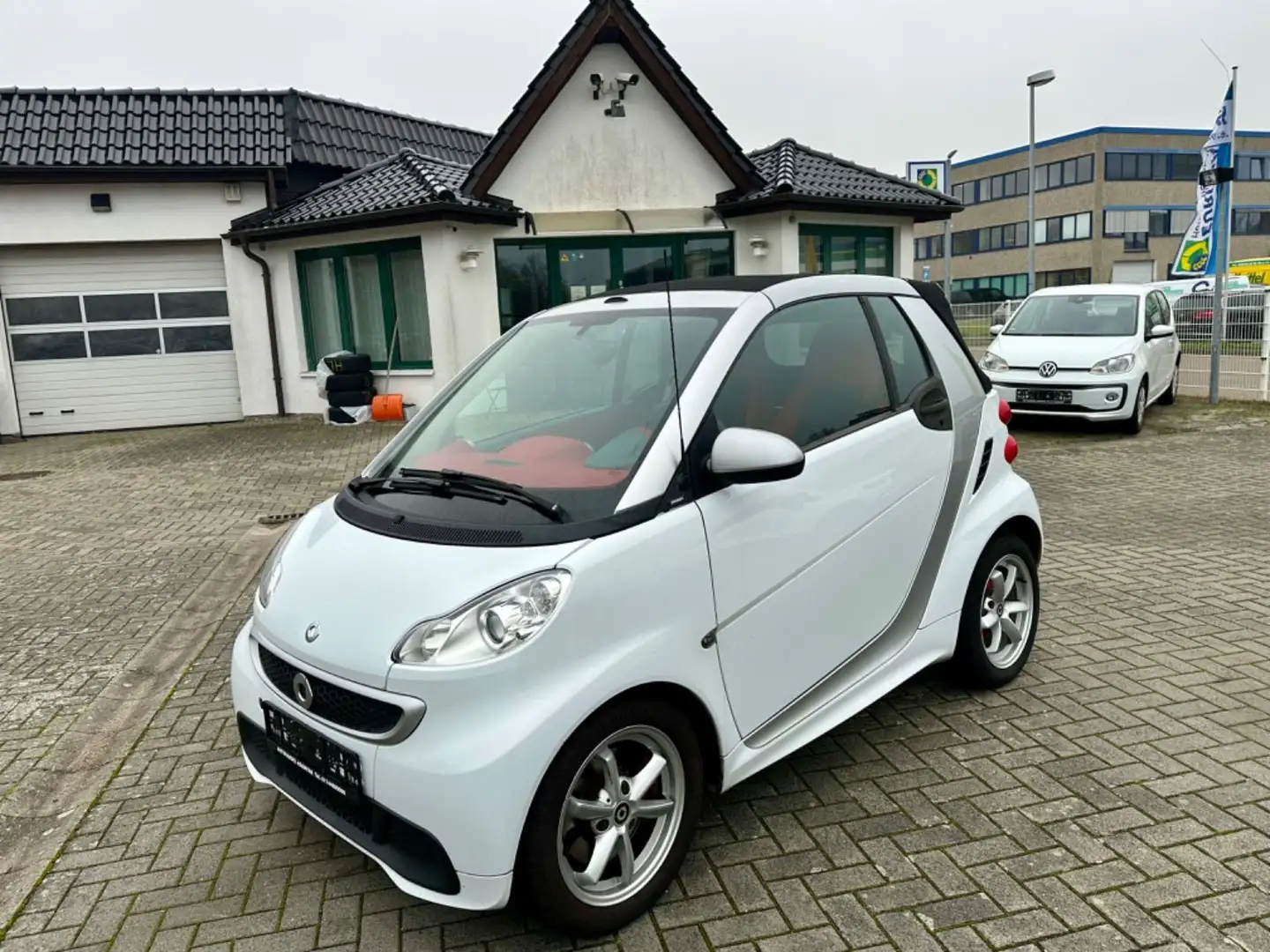smart forTwo fortwo cabrio Micro Hybrid Drive 52 kW Silber - 1