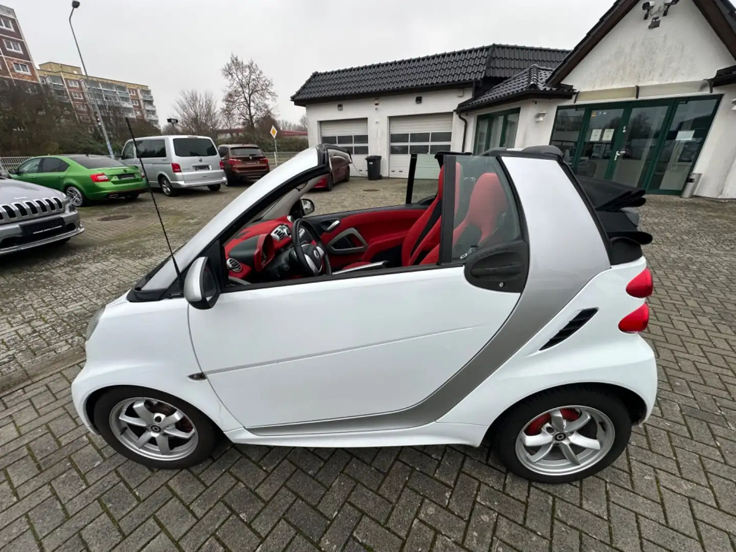 smart forTwo fortwo cabrio Micro Hybrid Drive 52 kW Silber - 2