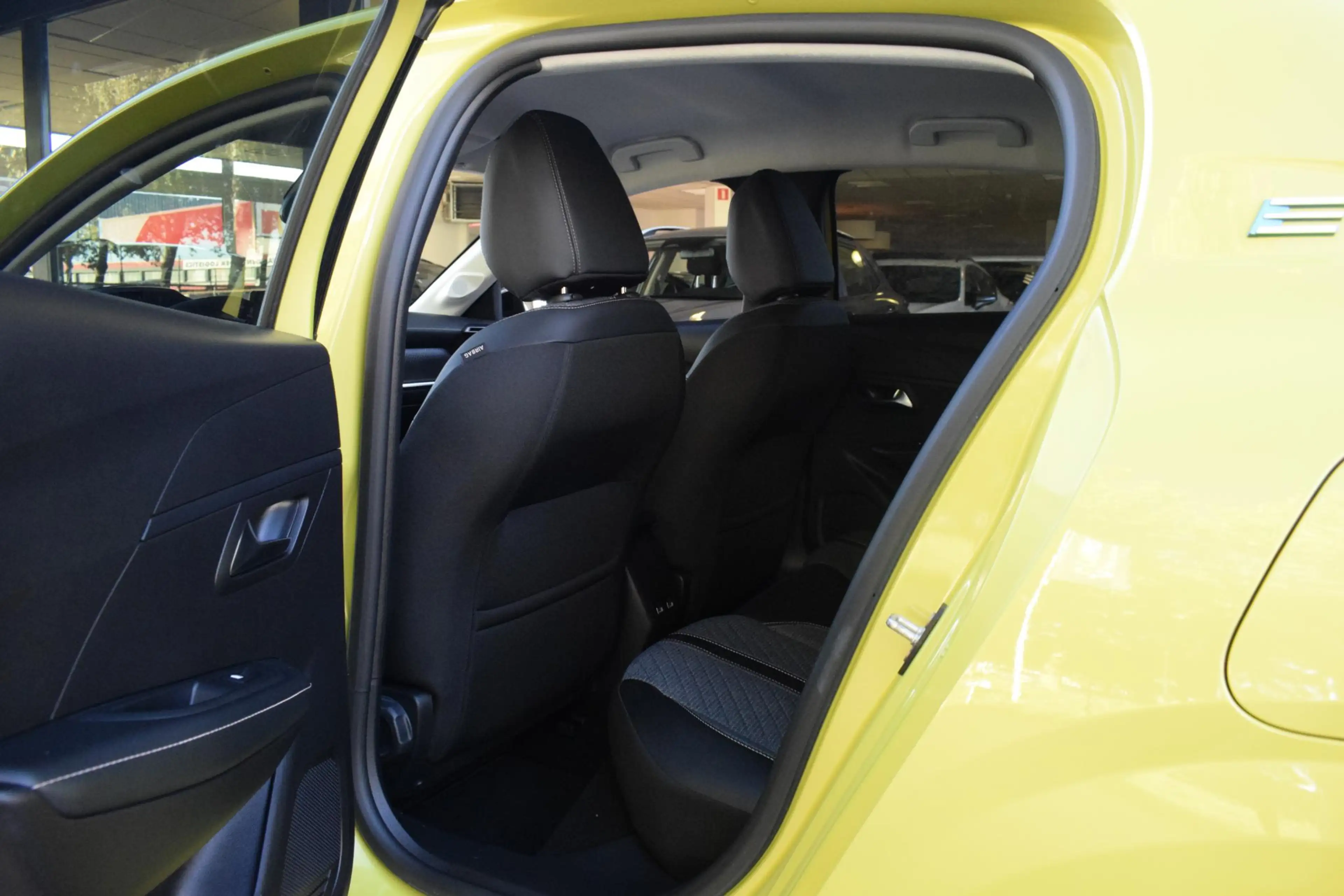 Peugeot e-208 EV Style 50 kWh CARPLAY|PDC|STOELVERWARMING| — photo 5