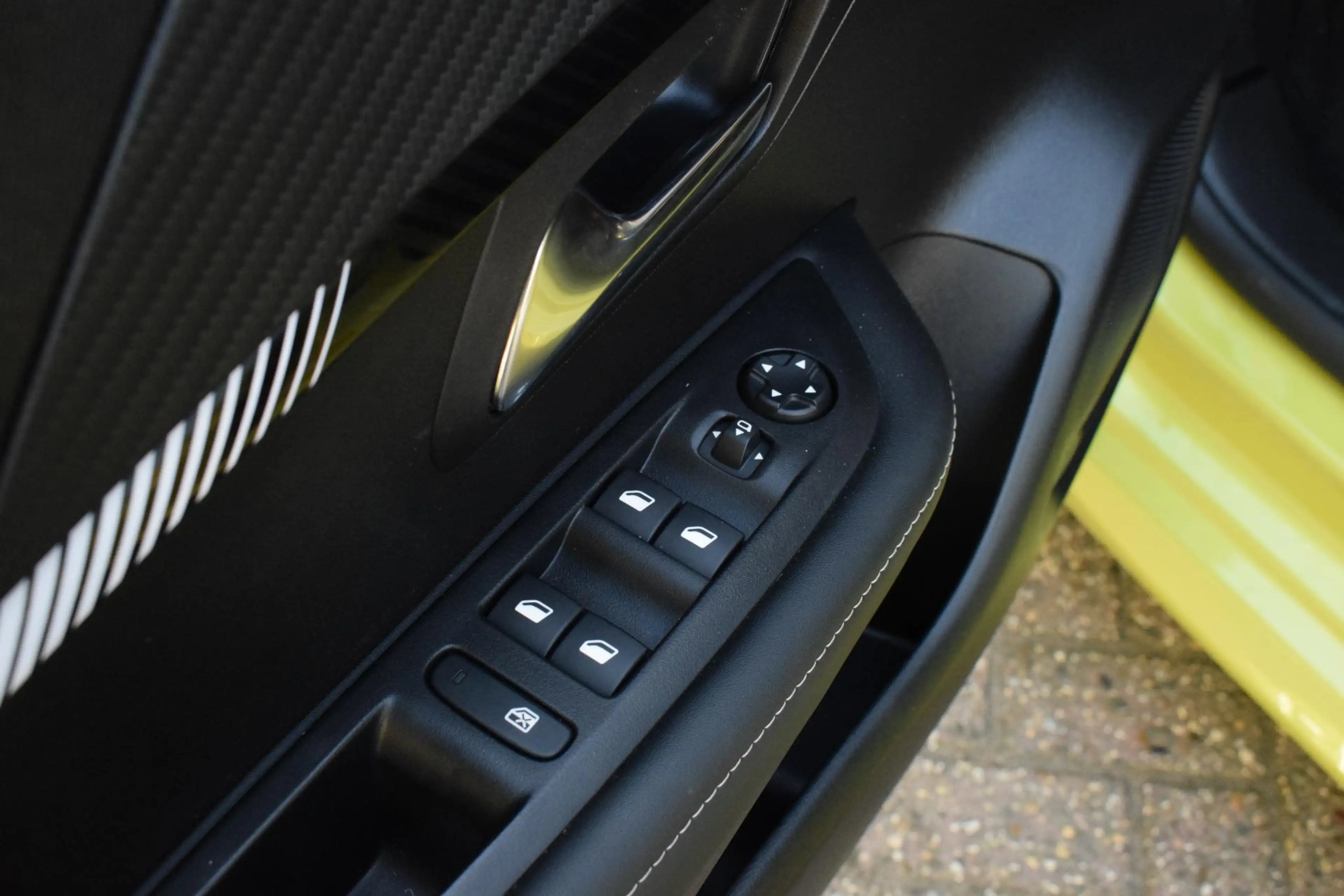 Peugeot e-208 EV Style 50 kWh CARPLAY|PDC|STOELVERWARMING| — photo 10