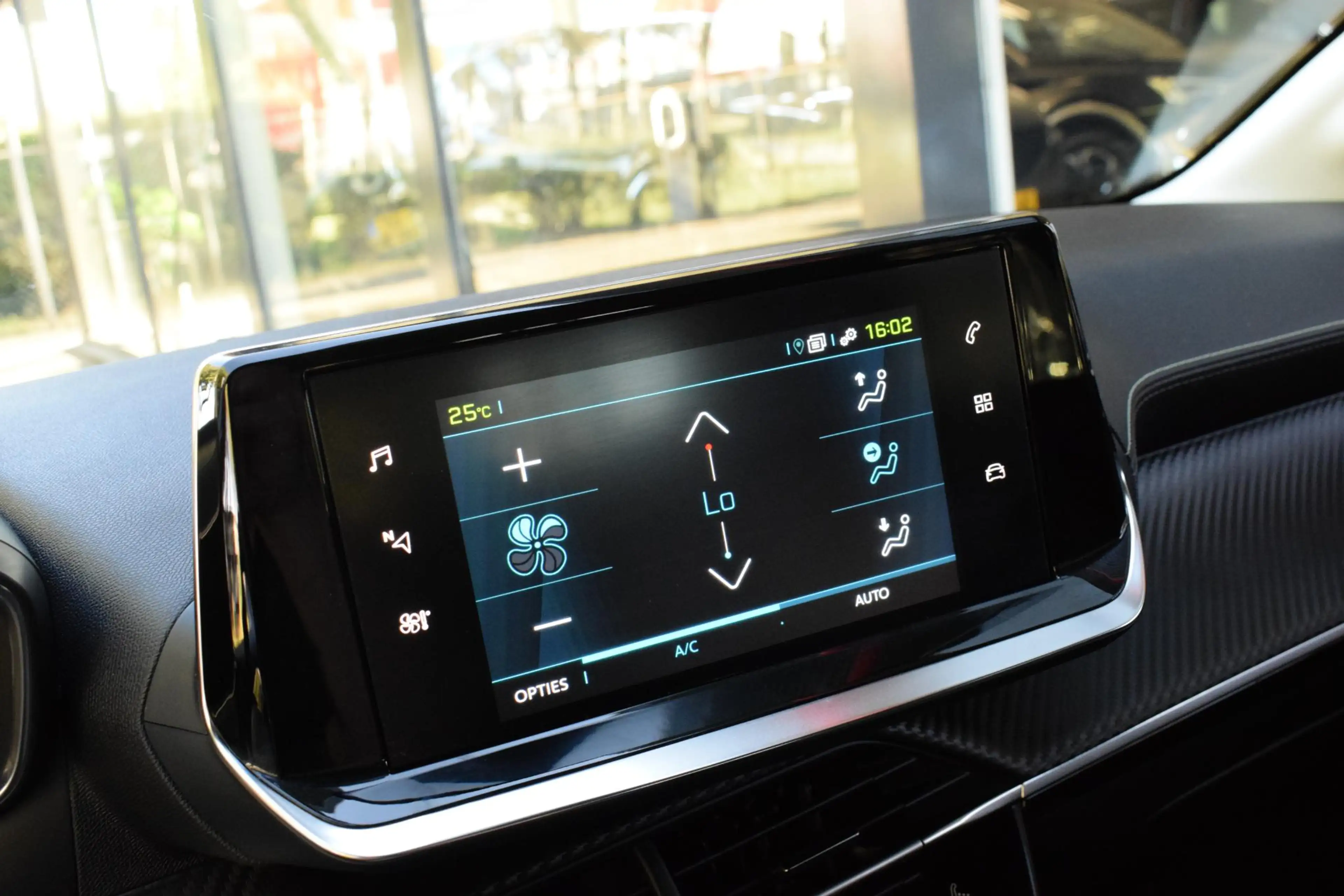 Peugeot e-208 EV Style 50 kWh CARPLAY|PDC|STOELVERWARMING| — photo 18