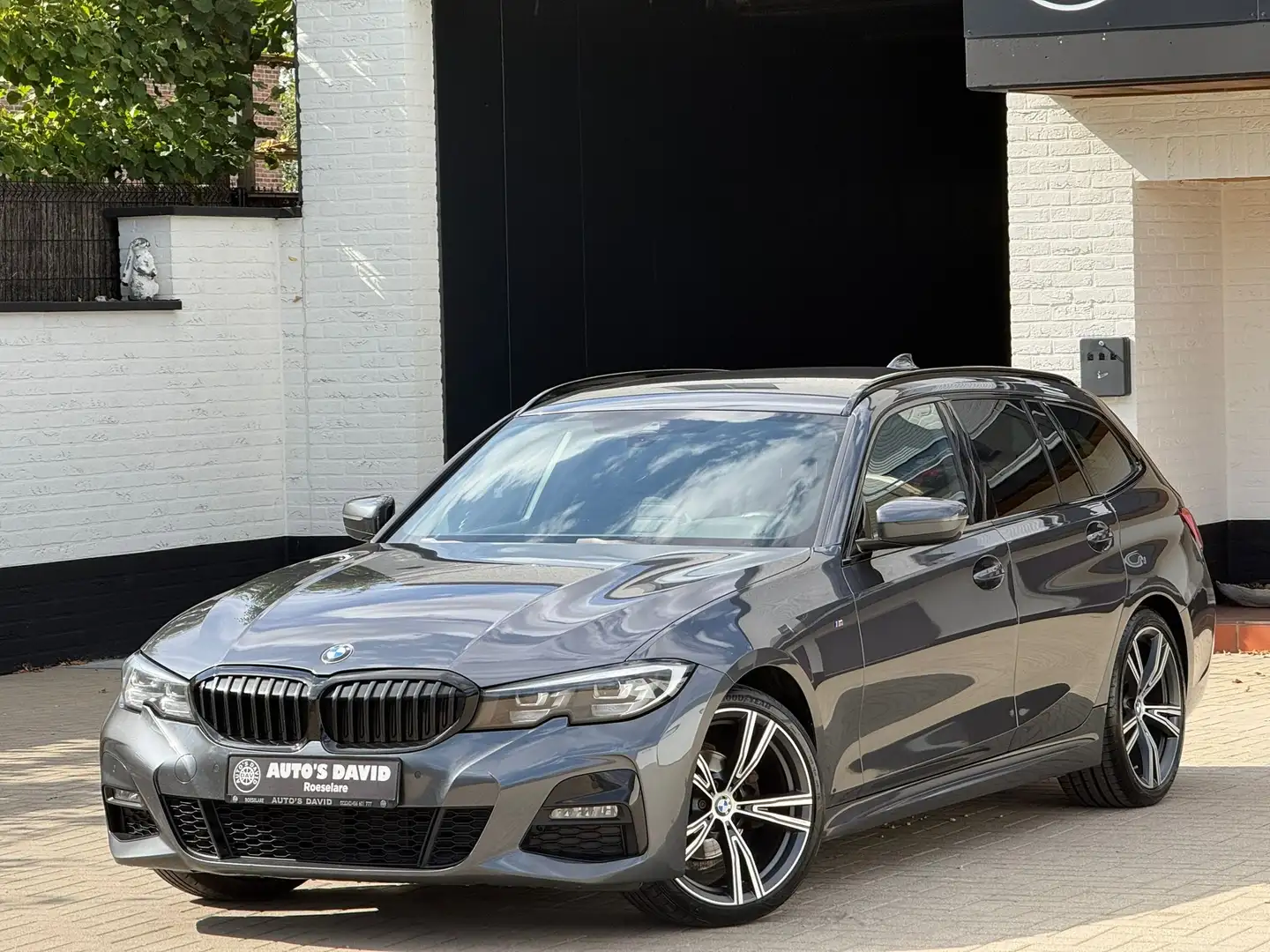 BMW 318 318d Touring Aut. M Sport Gris - 1