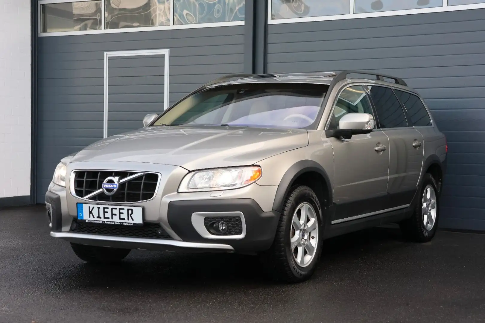 Volvo XC70 3.2 AWD/LPG/4xSHZ/TOTW/MEMORY/KAMERA/R16 Gold - 2