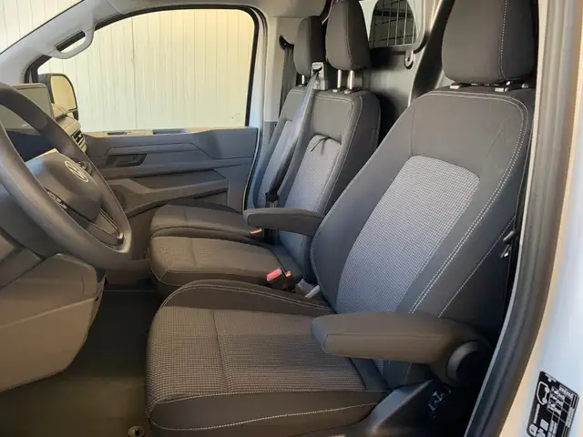 Volkswagen Transporter view 5