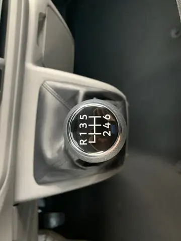 Volkswagen Transporter view 13