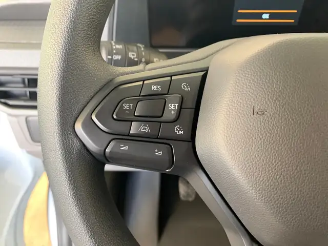 Volkswagen Transporter view 11