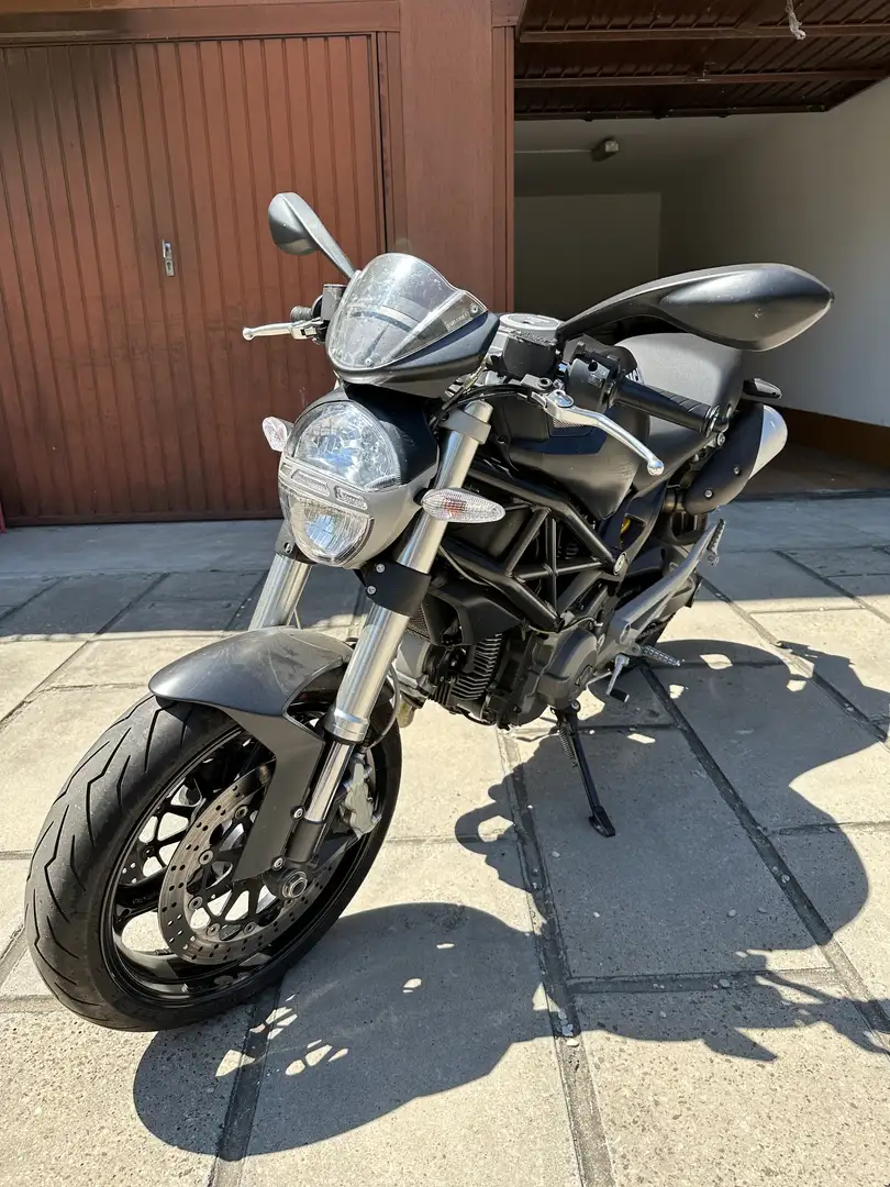 Ducati Monster 696 black - 1
