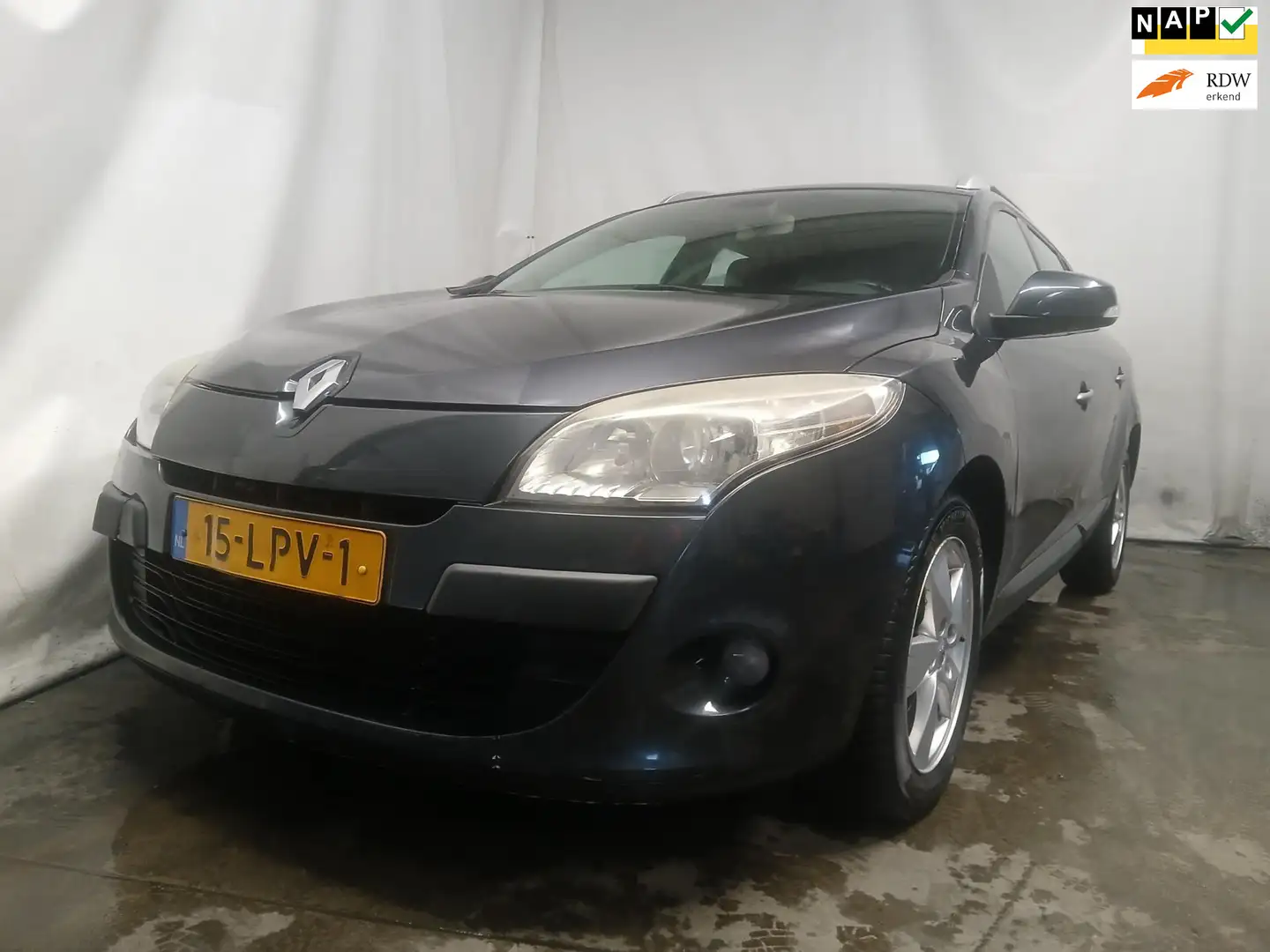 Renault Megane Estate 1.6 Dynamique - Schade Grau - 1
