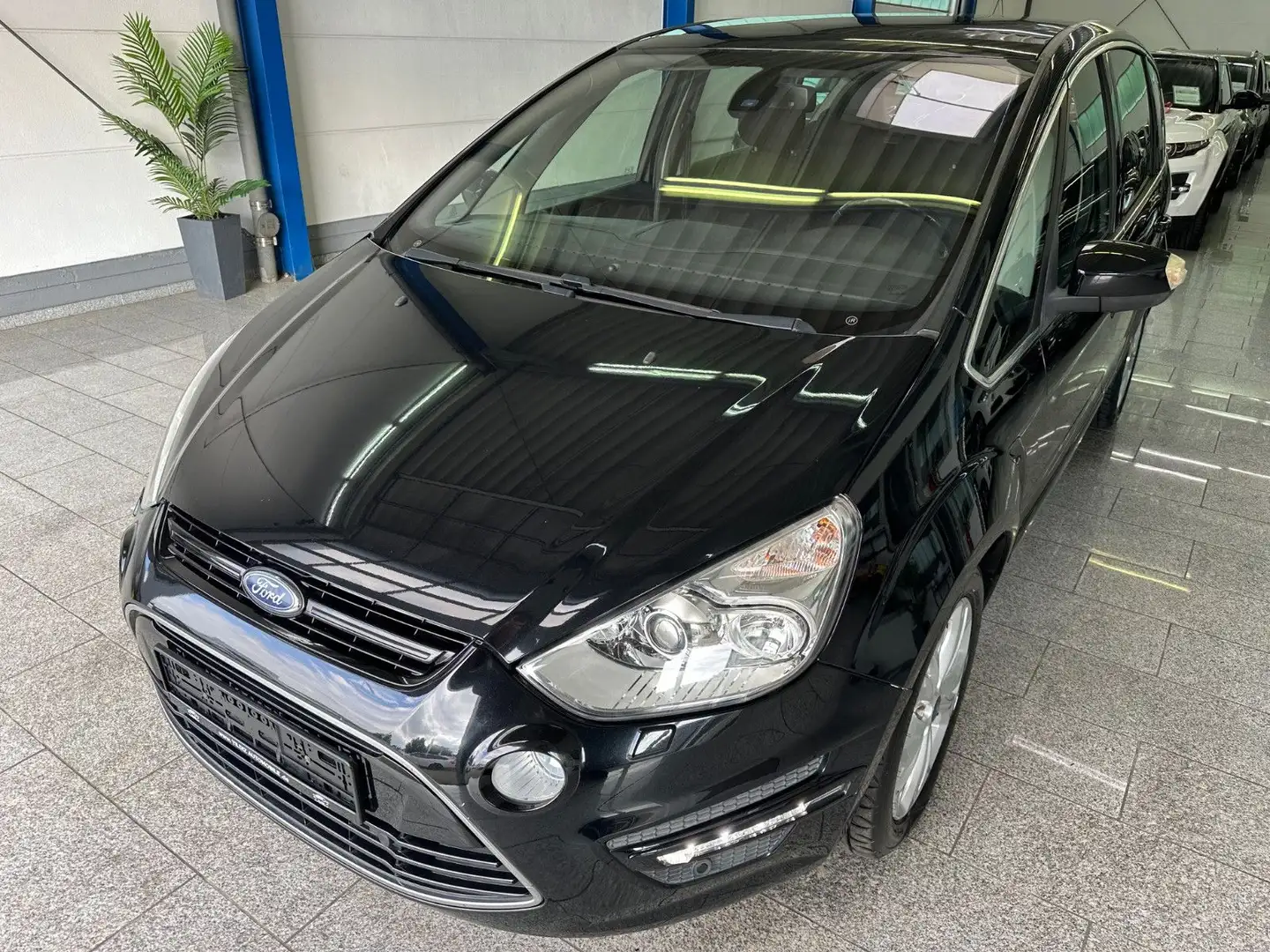Ford S-Max *TITAN*PANO*BI-XEN*KAMER*NAVI*KEY-FREE*SHZ Noir - 2