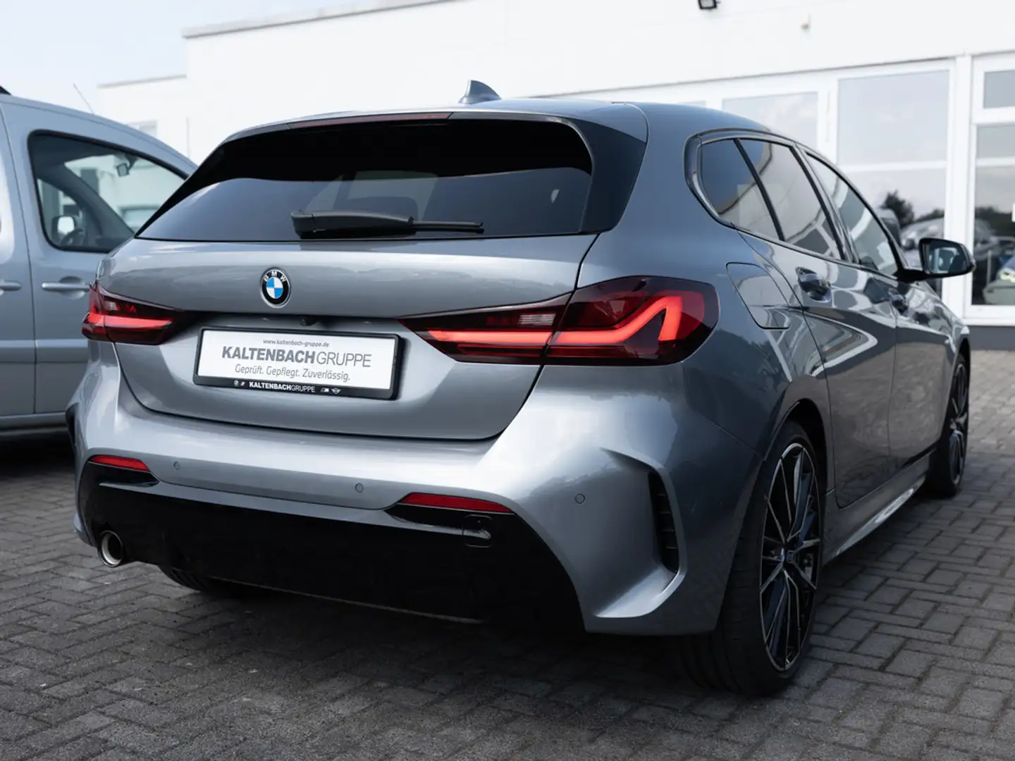 BMW 118 i M-Sportpaket HUD LED ACC NAVI KAMERA Grau - 2