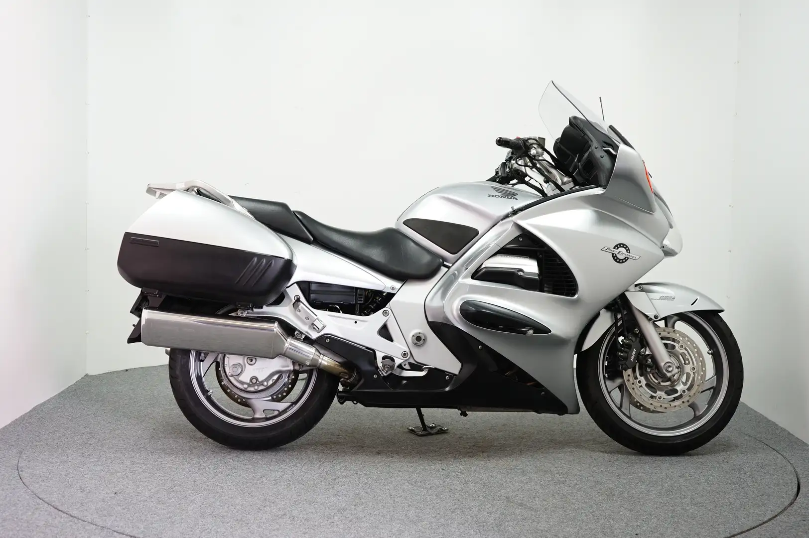 Honda ST 1300 A GERESERVEERD T/M 17-7 TI Silber - 1