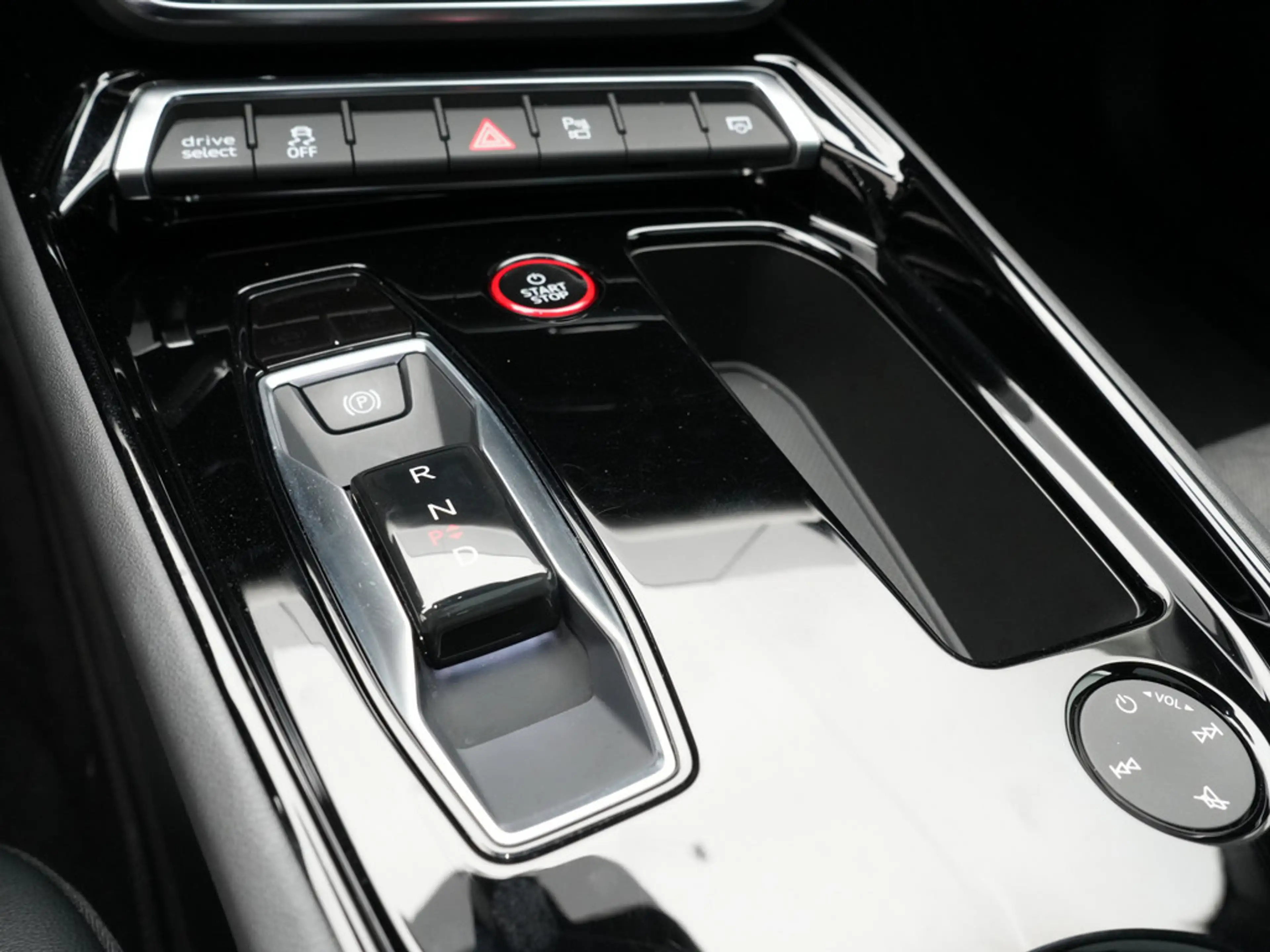 Audi RS e-tron GT 93KWH LASER PANO LUFT B&O KAM 36 — photo 9