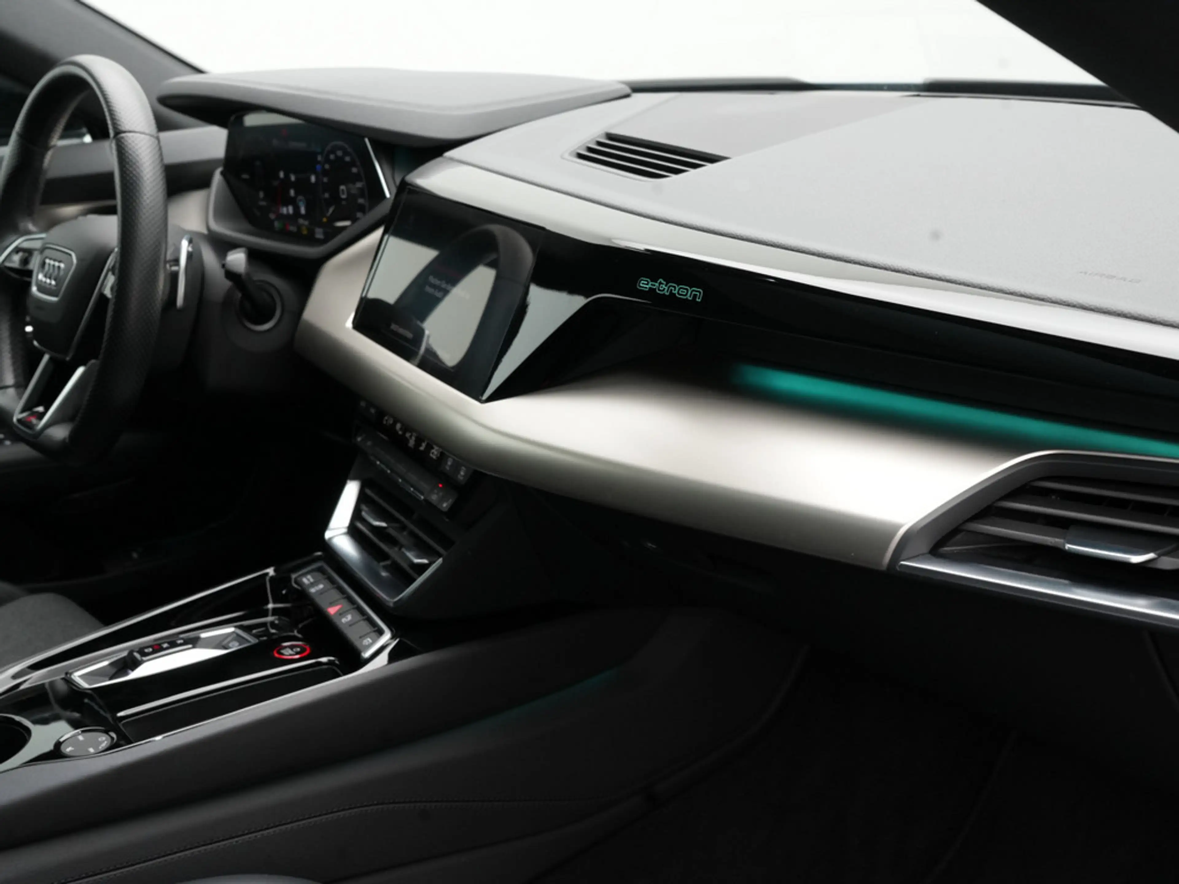 Audi RS e-tron GT 93KWH LASER PANO LUFT B&O KAM 36 — photo 11